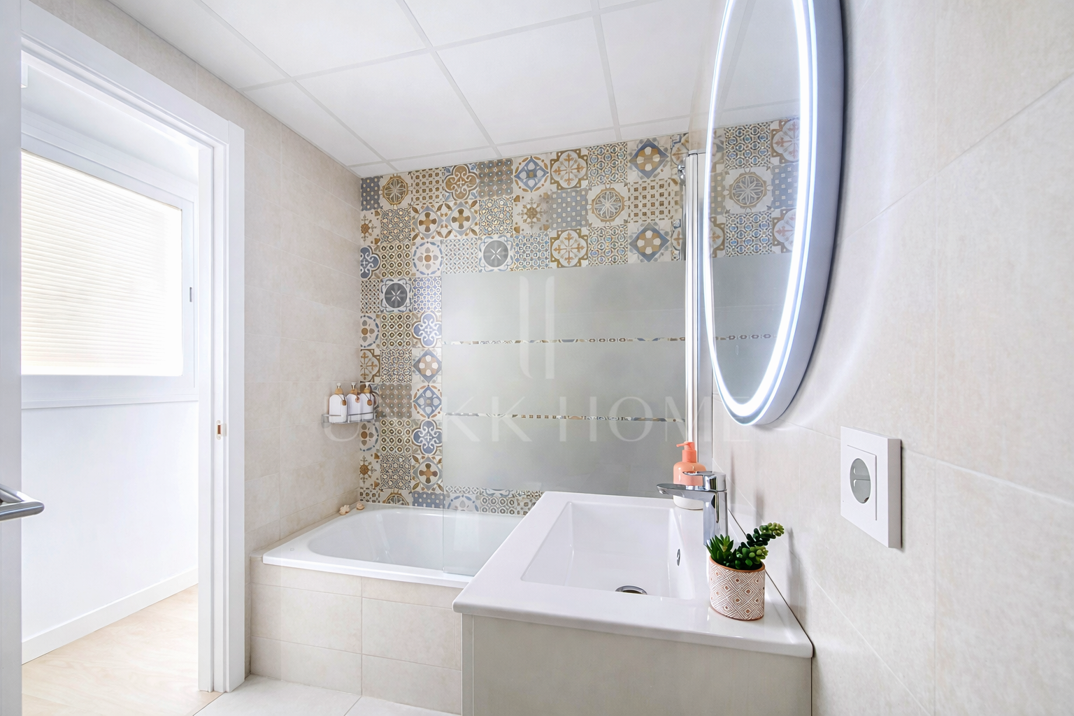 Modern 3-Bedroom Penthouse with Solarium in the Heart of Estepona