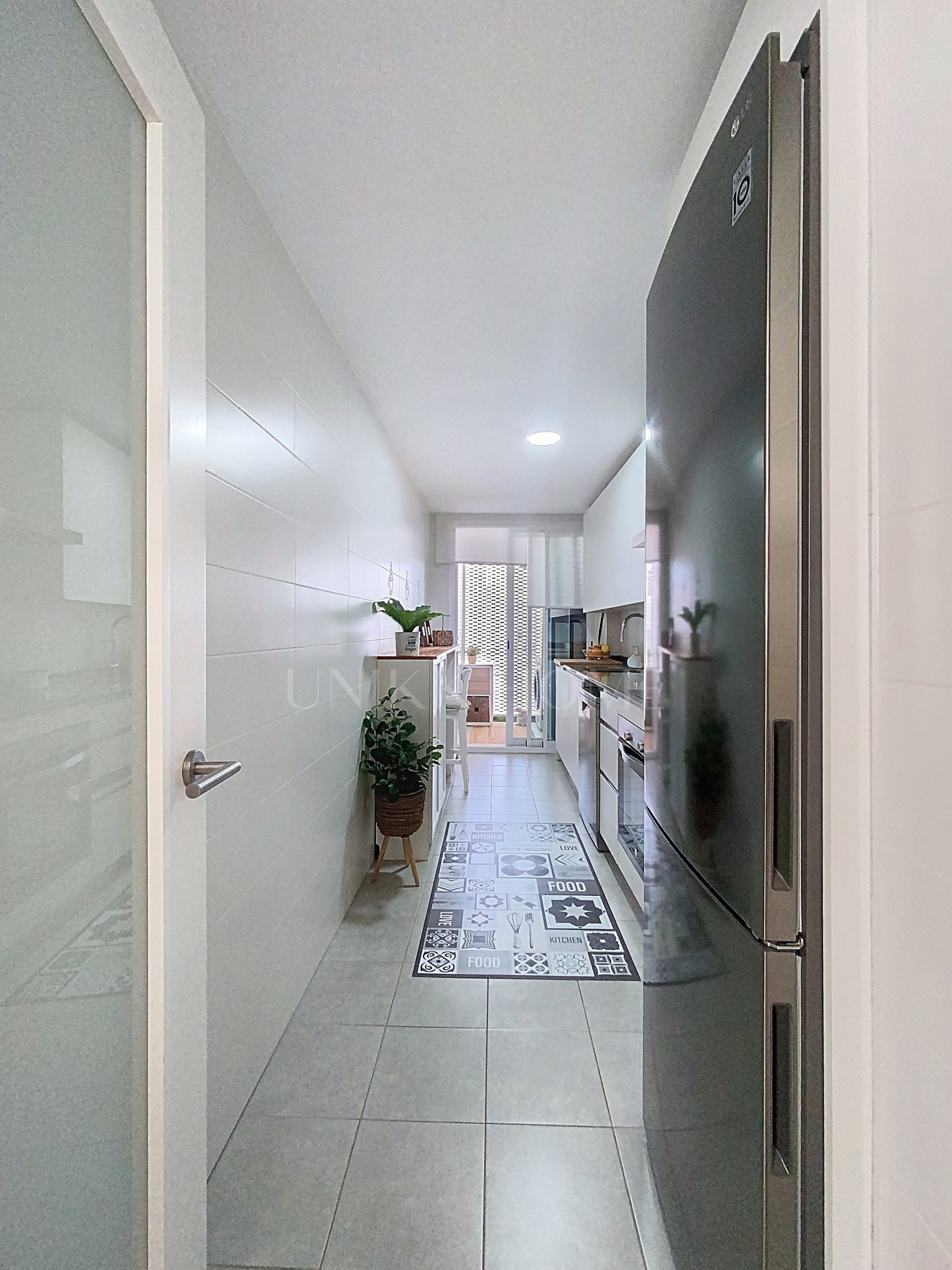 Modern 3-Bedroom Penthouse with Solarium in the Heart of Estepona