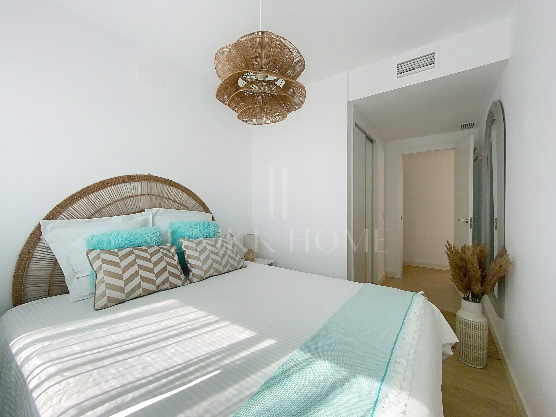 Modern 3-Bedroom Penthouse with Solarium in the Heart of Estepona