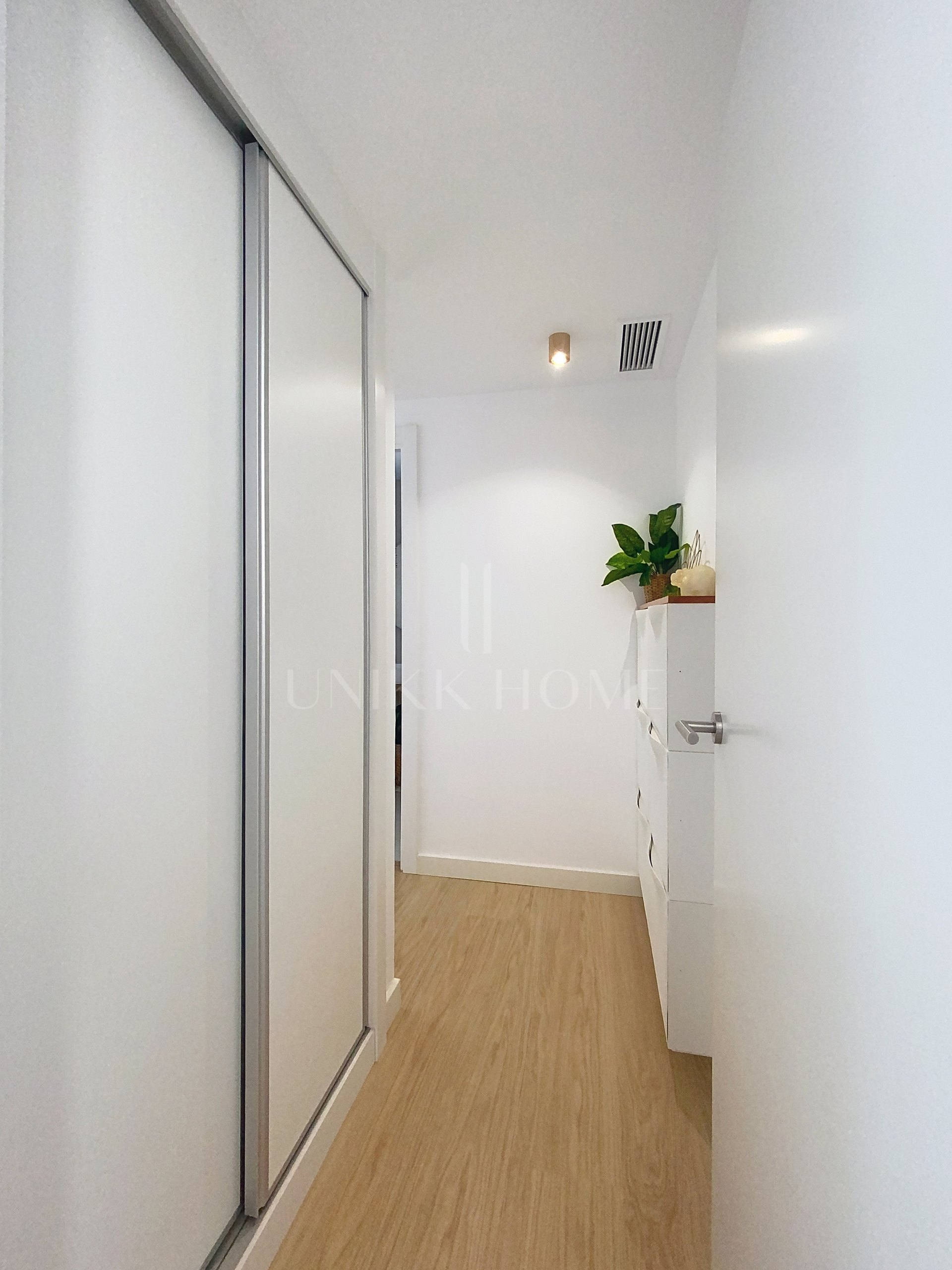 Modern 3-Bedroom Penthouse with Solarium in the Heart of Estepona
