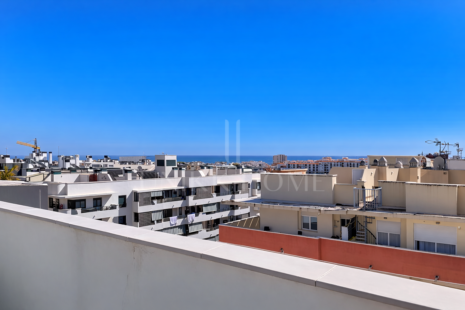 Modern 3-Bedroom Penthouse with Solarium in the Heart of Estepona