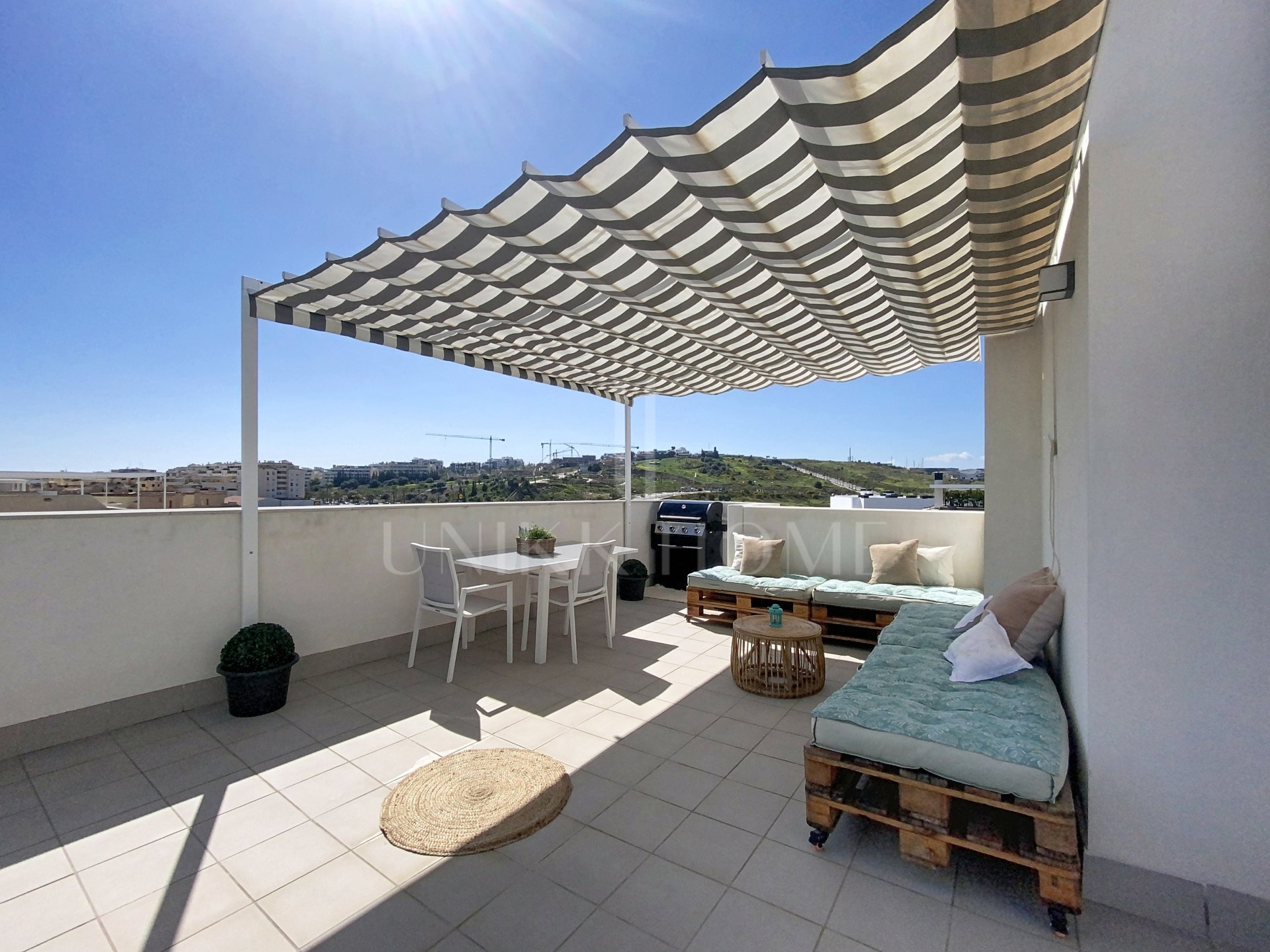 Modern 3-Bedroom Penthouse with Solarium in the Heart of Estepona