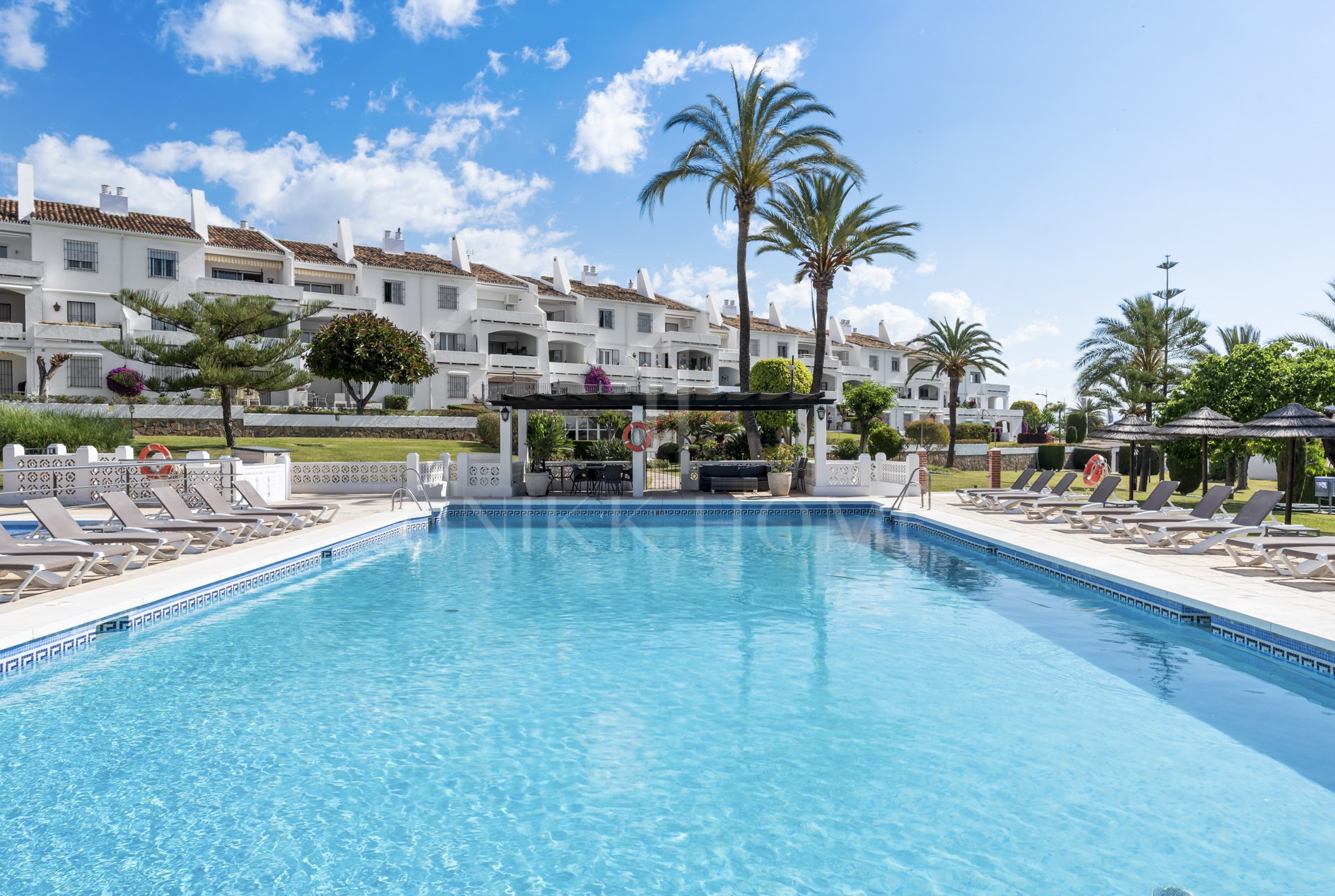 Refurbished Garden Apartment Just Steps from Puerto Banús