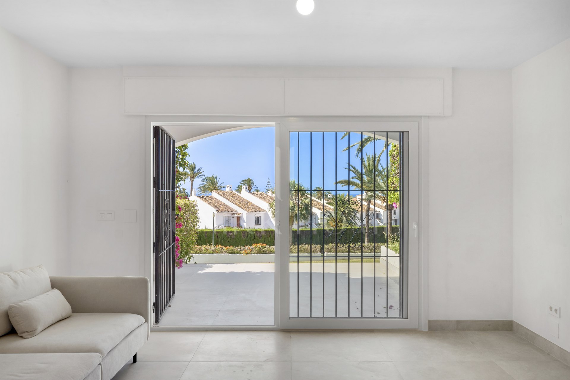 Refurbished Garden Apartment Just Steps from Puerto Banús