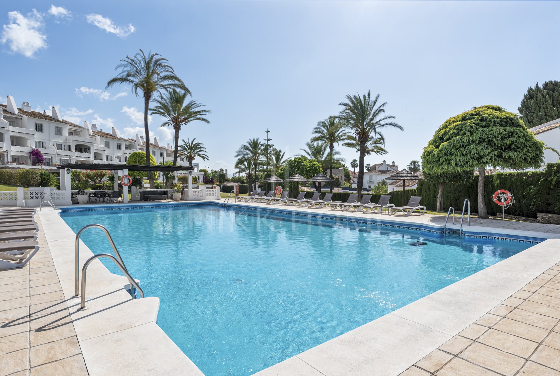 Refurbished Garden Apartment Just Steps from Puerto Banús