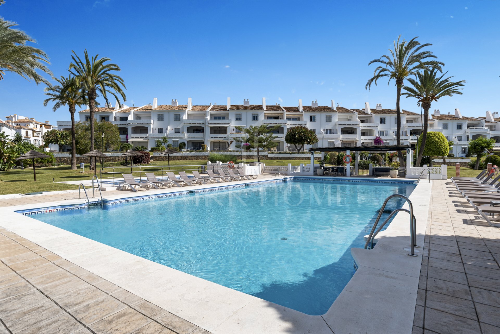Refurbished Garden Apartment Just Steps from Puerto Banús