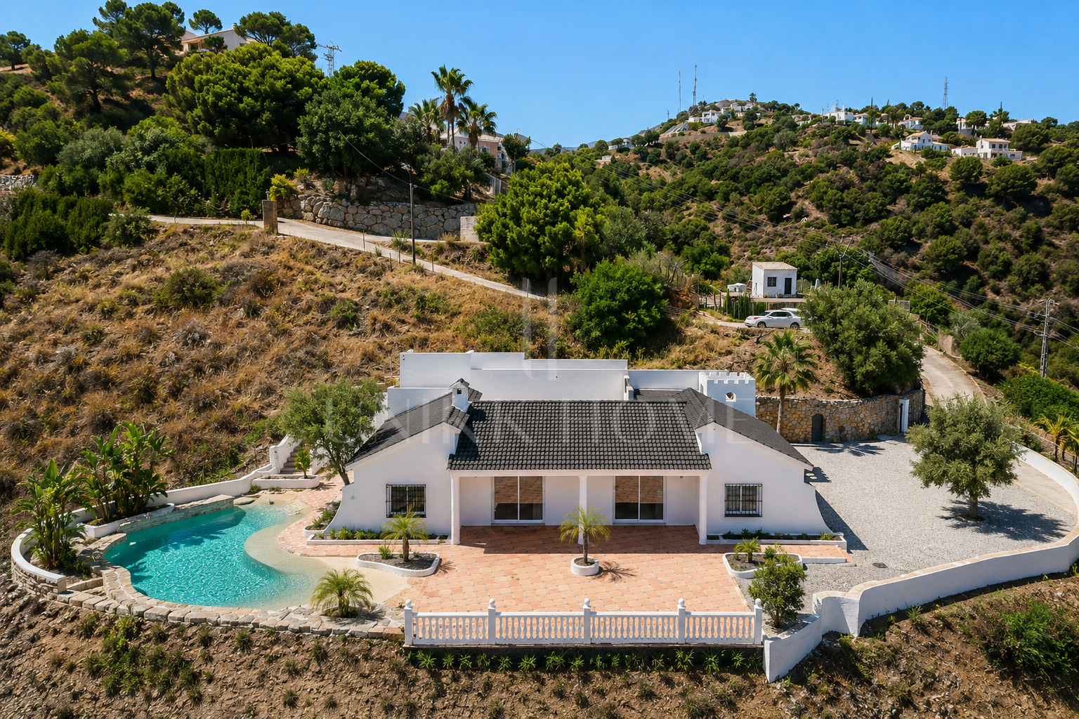 Lujosa finca reformada con vistas al mar y total privacidad