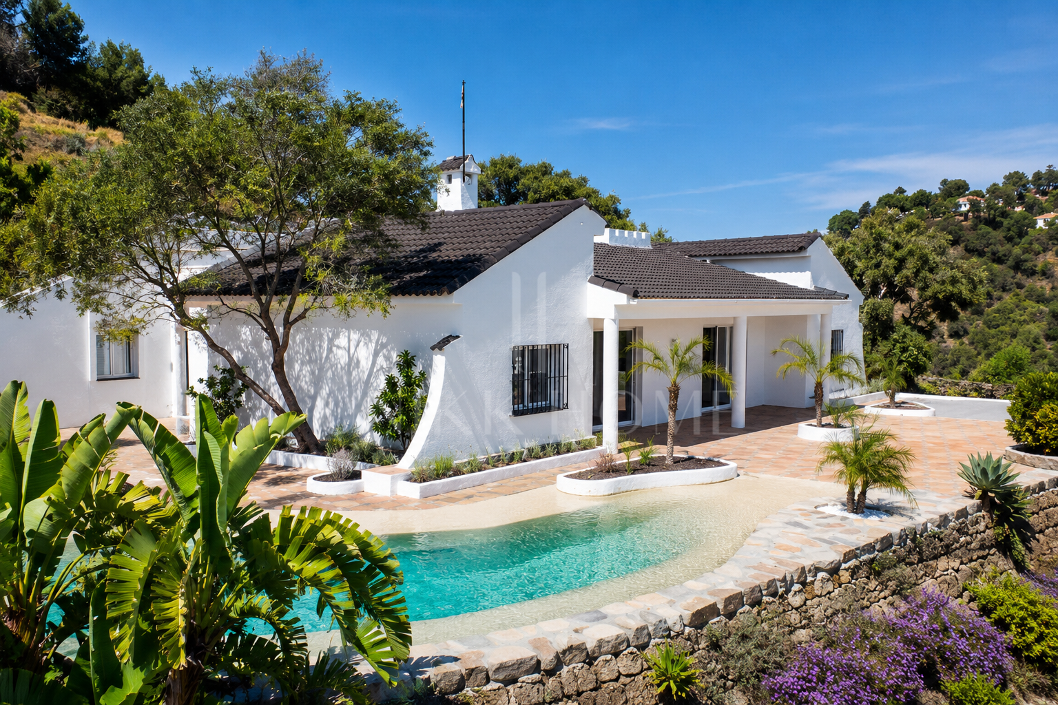 Lujosa finca reformada con vistas al mar y total privacidad