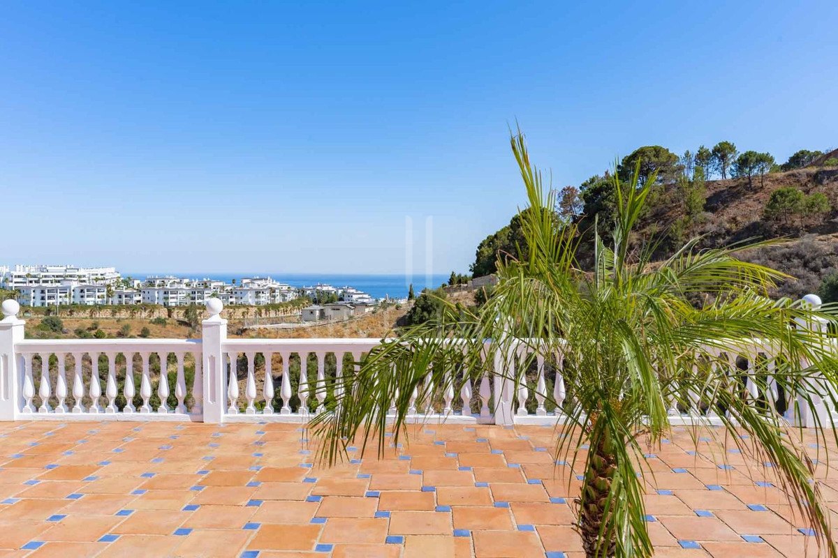 Lujosa finca reformada con vistas al mar y total privacidad