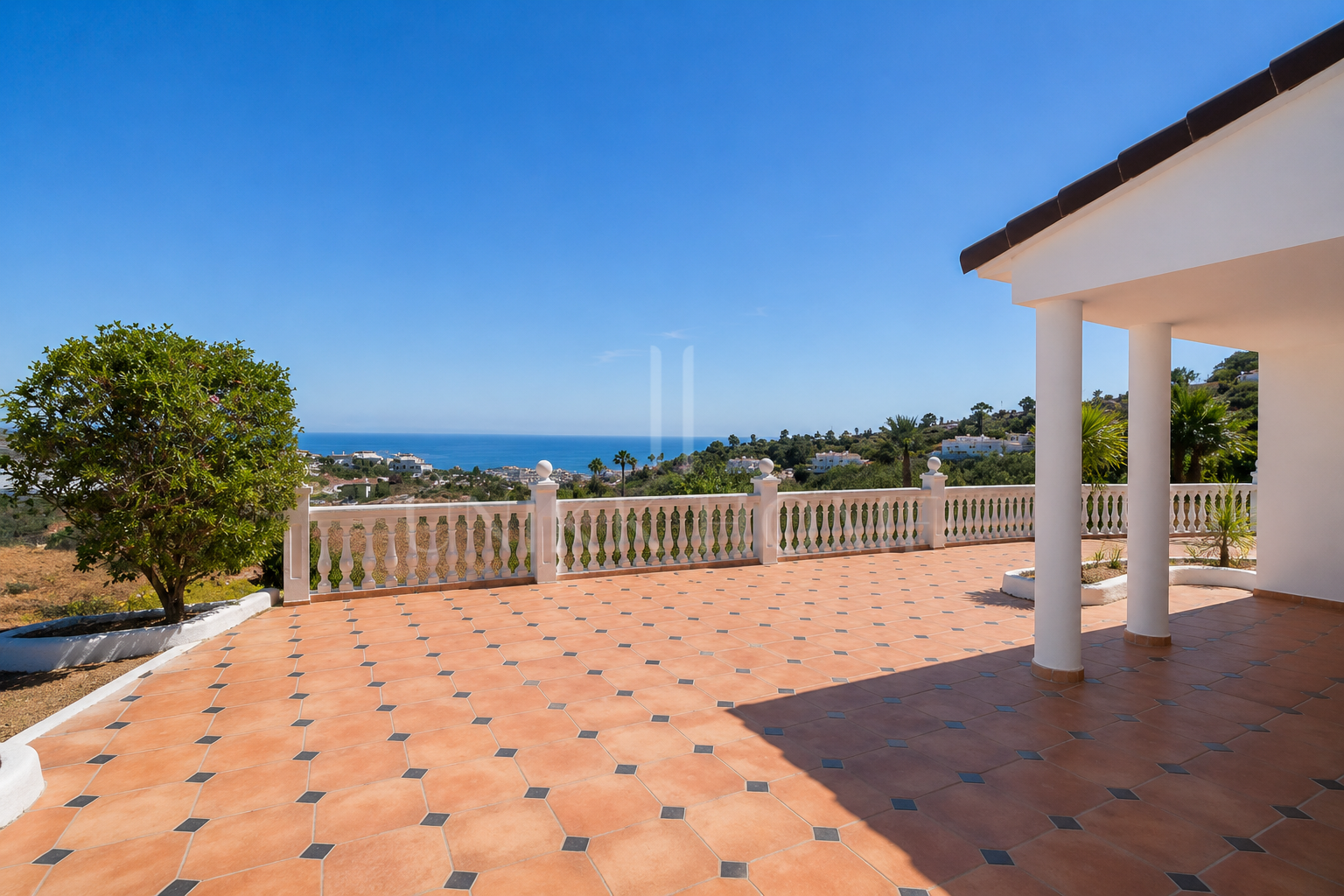 Lujosa finca reformada con vistas al mar y total privacidad