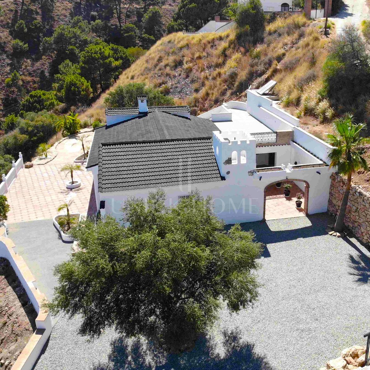Lujosa finca reformada con vistas al mar y total privacidad