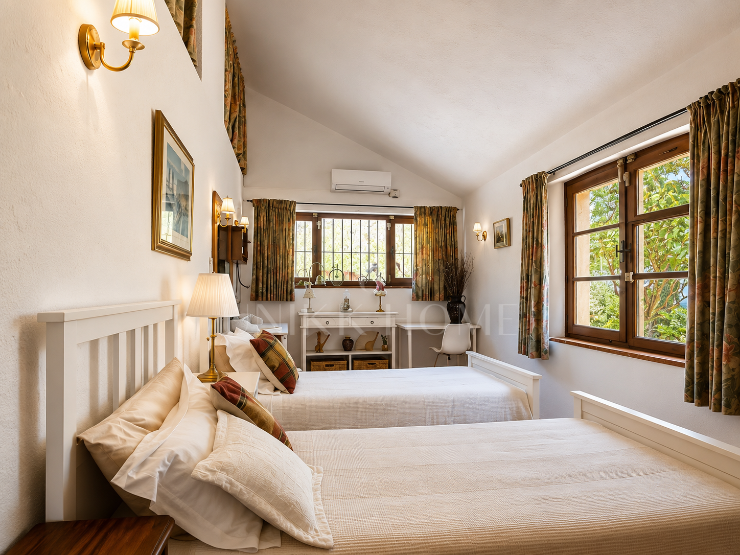 Villa Aubrey | Elegancia Andaluza con Vistas Panorámicas al Mediterráneo