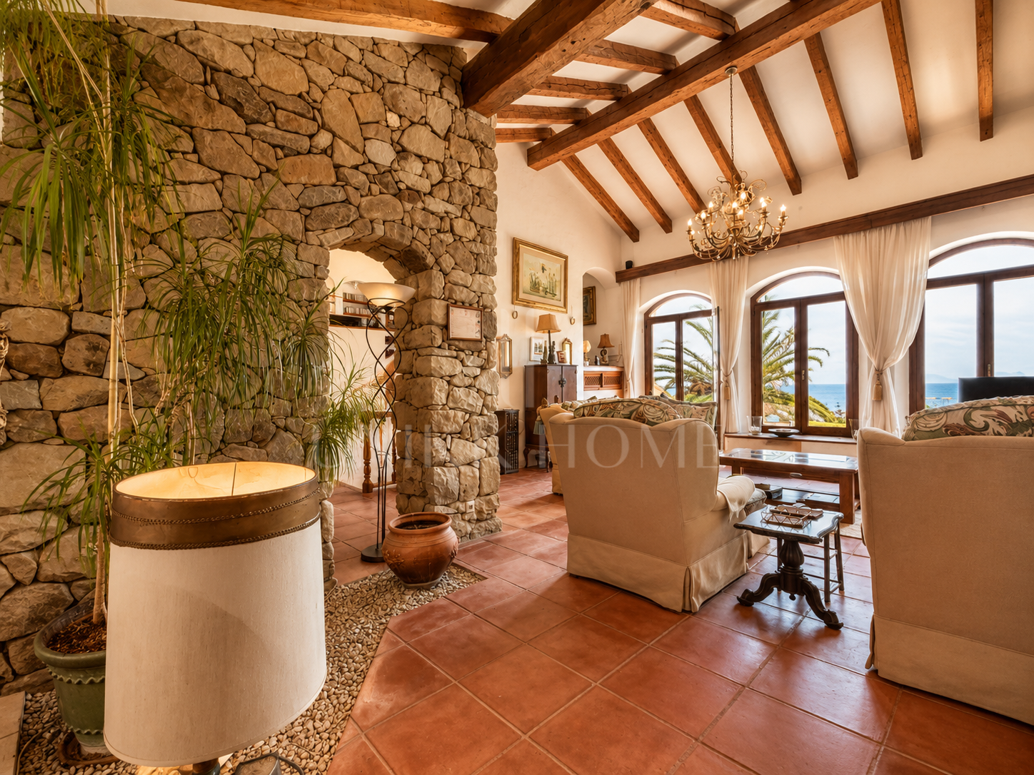 Villa Aubrey | Elegancia Andaluza con Vistas Panorámicas al Mediterráneo