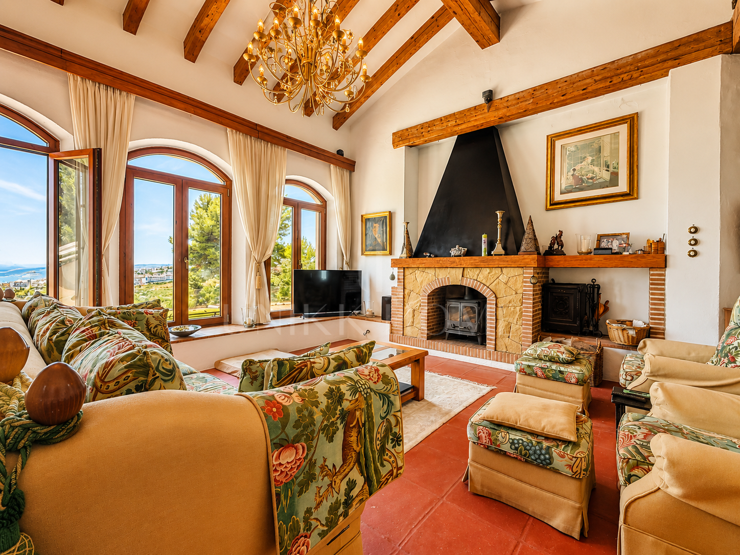 Villa Aubrey | Elegancia Andaluza con Vistas Panorámicas al Mediterráneo