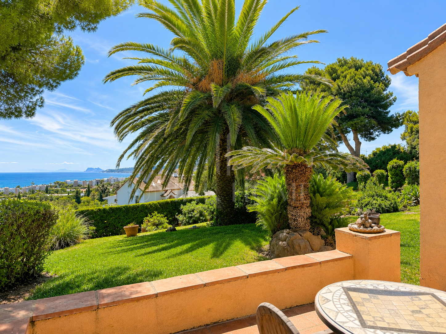 Villa Aubrey | Elegancia Andaluza con Vistas Panorámicas al Mediterráneo - Estepona Bahia Dorada