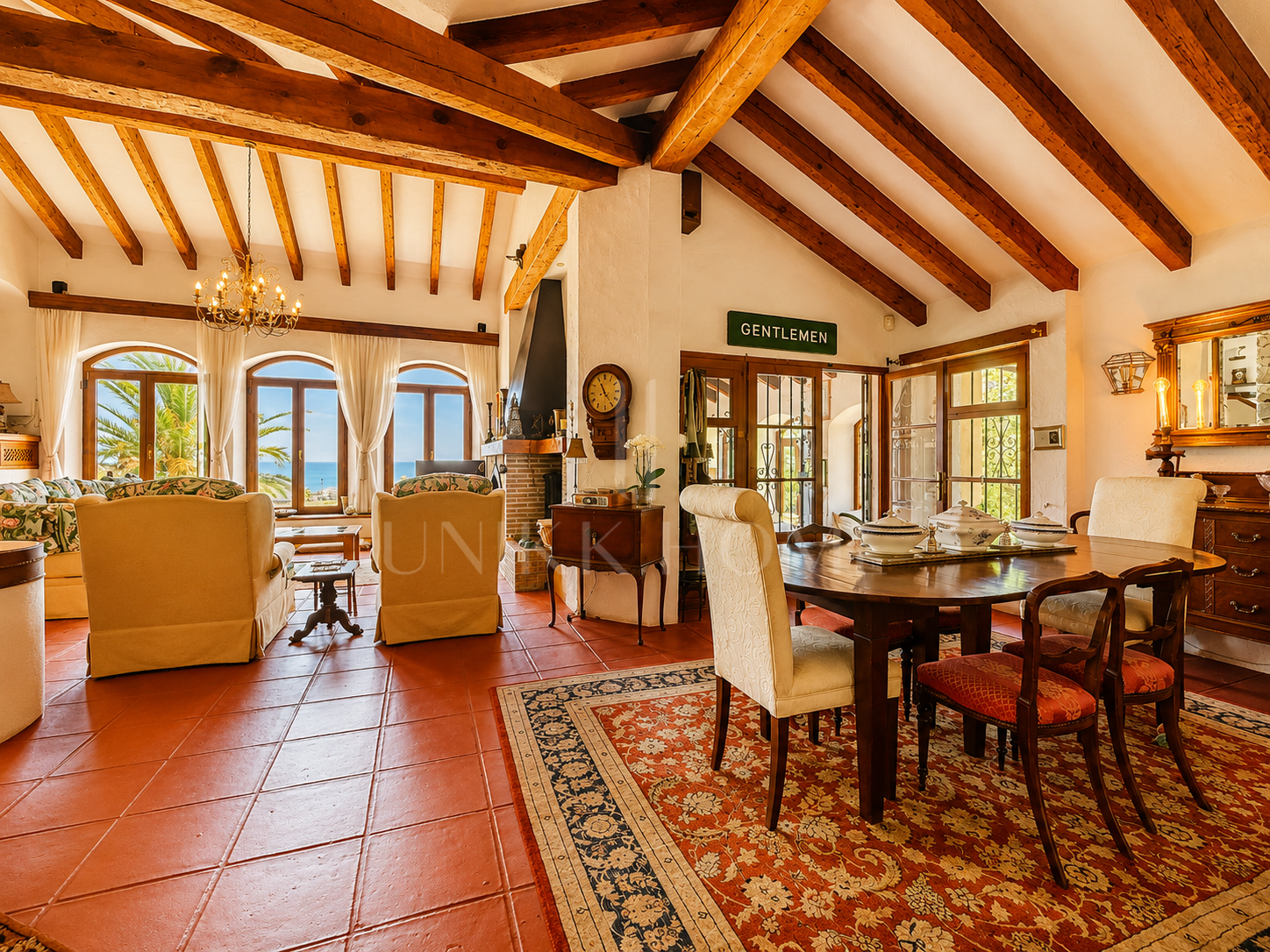Villa Aubrey | Elegancia Andaluza con Vistas Panorámicas al Mediterráneo