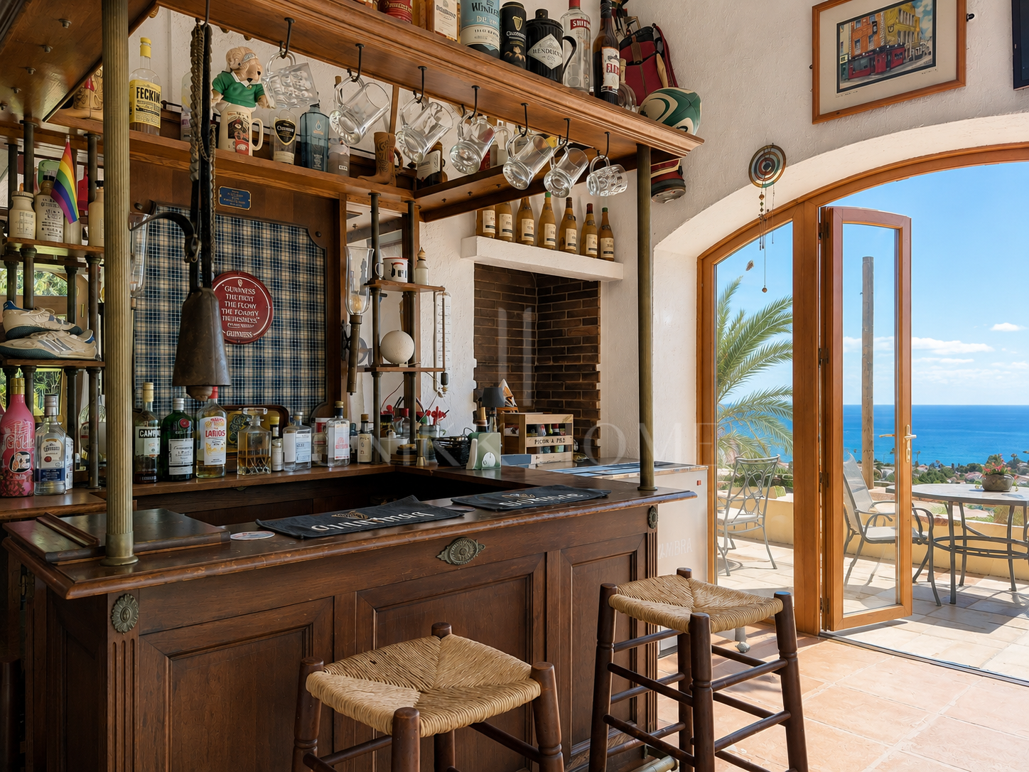 Villa Aubrey | Elegancia Andaluza con Vistas Panorámicas al Mediterráneo