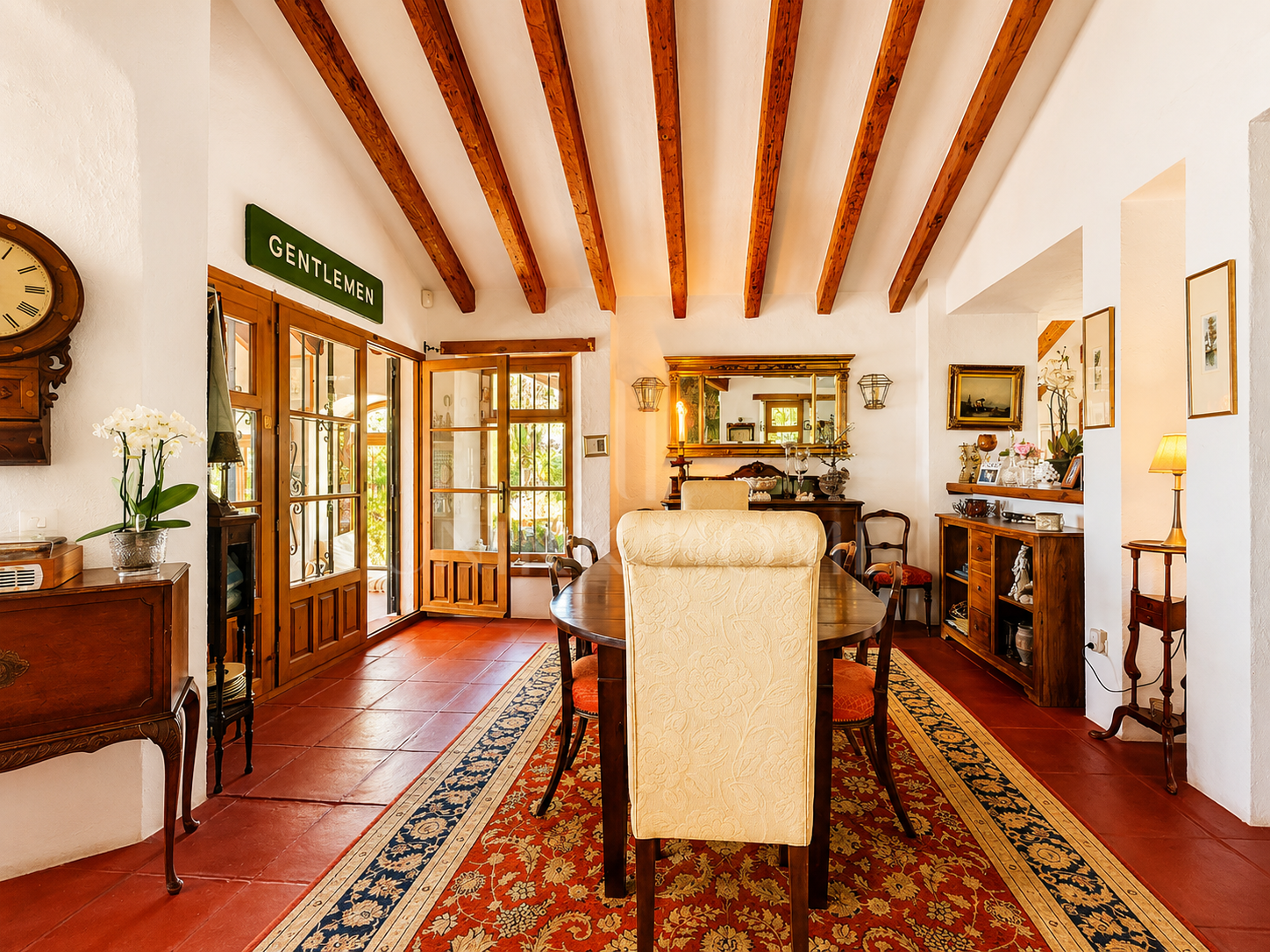 Villa Aubrey | Elegancia Andaluza con Vistas Panorámicas al Mediterráneo