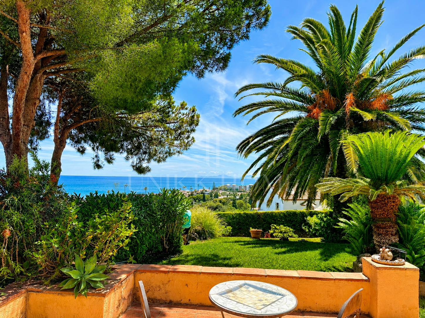 Villa Aubrey | Elegancia Andaluza con Vistas Panorámicas al Mediterráneo - Estepona Bahia Dorada
