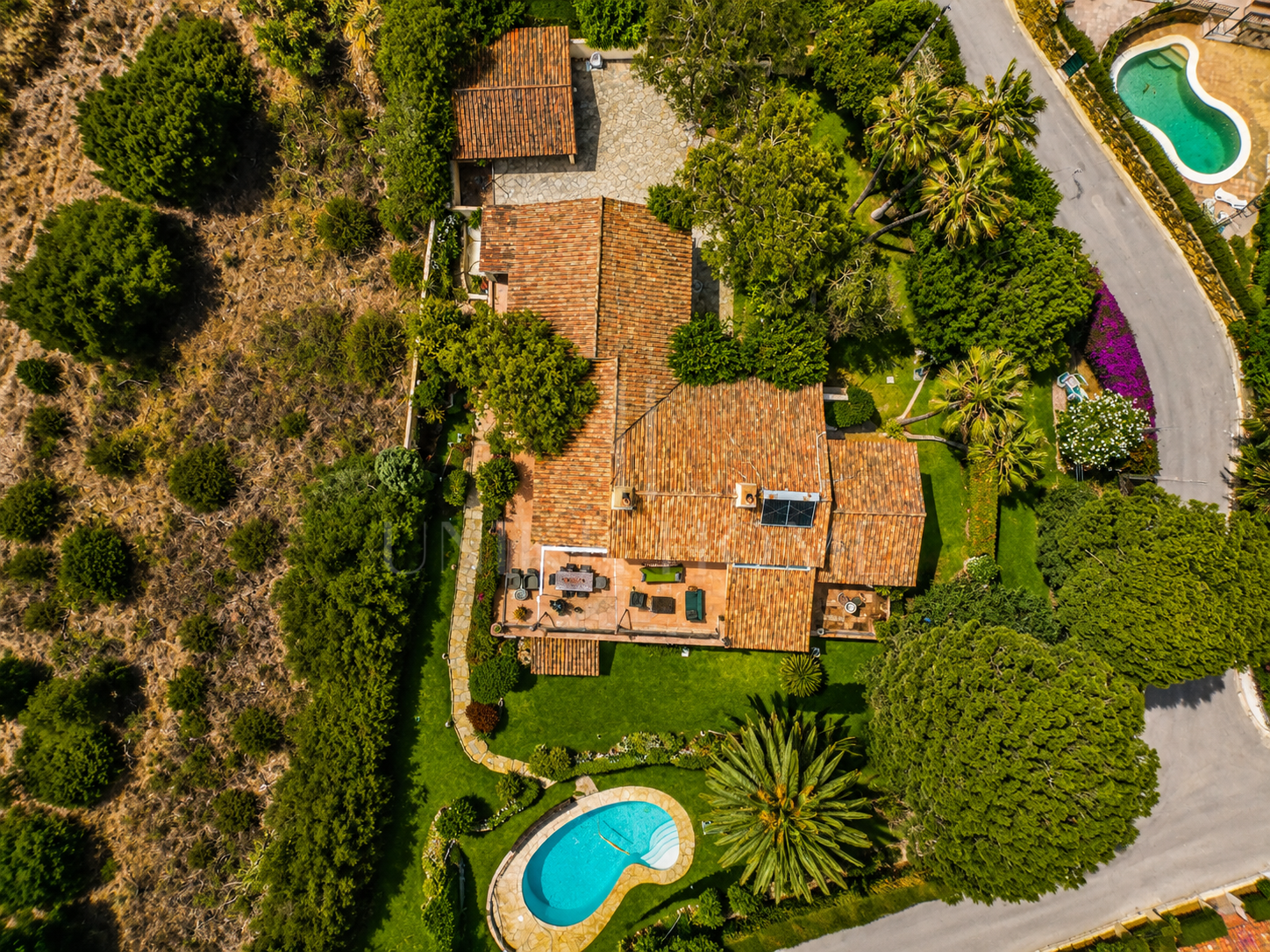 Villa Aubrey | Elegancia Andaluza con Vistas Panorámicas al Mediterráneo
