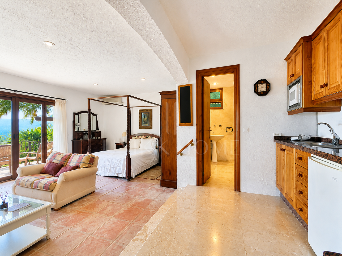 Villa Aubrey | Elegancia Andaluza con Vistas Panorámicas al Mediterráneo - Estepona Bahia Dorada
