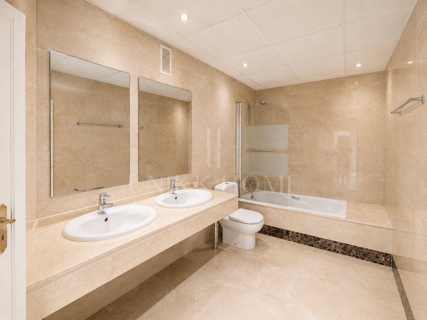 Penthouse with Terraces and Sea Glimpses in Duquesa Village, Manilva