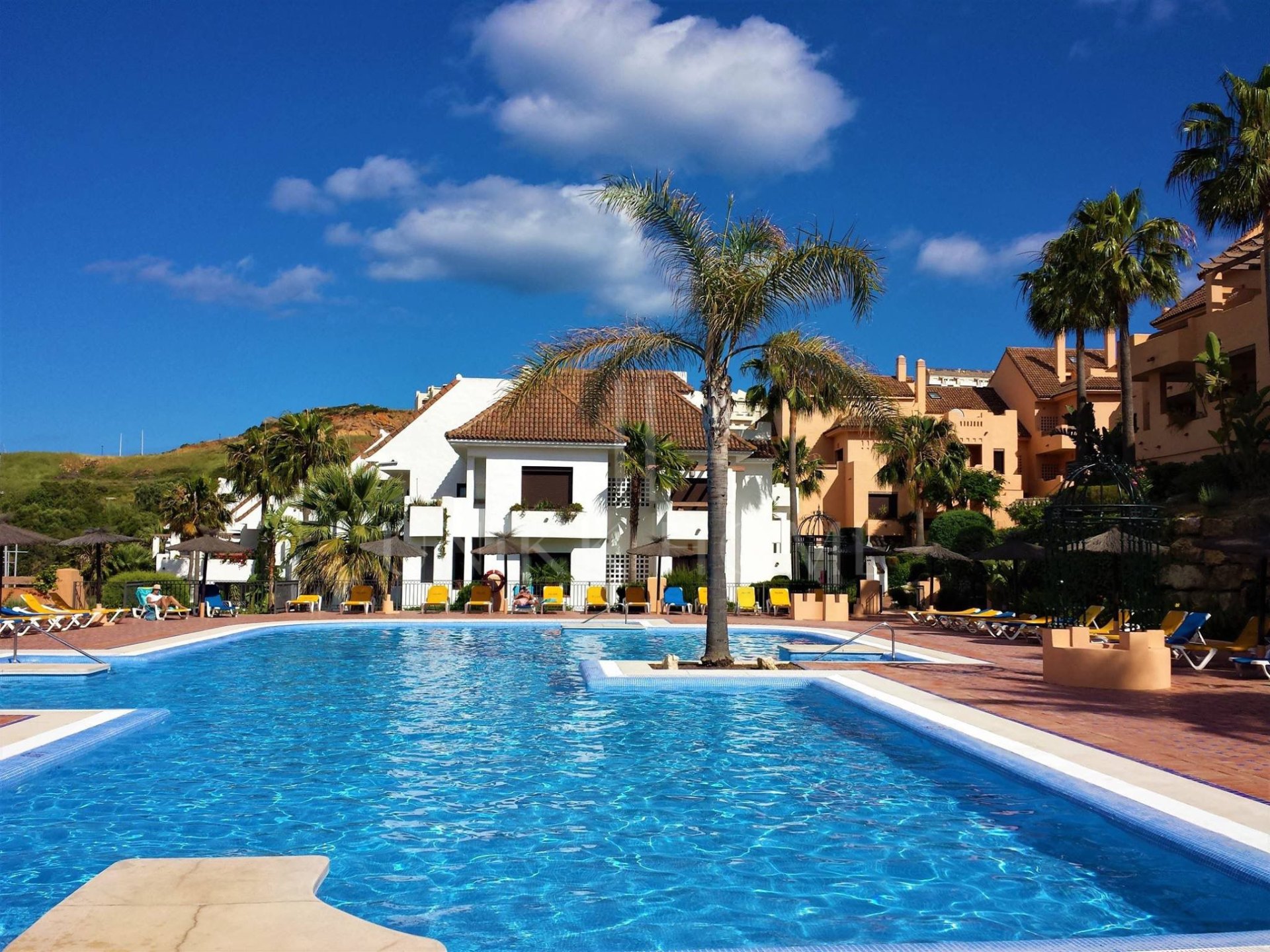 Penthouse with Terraces and Sea Glimpses in Duquesa Village, Manilva