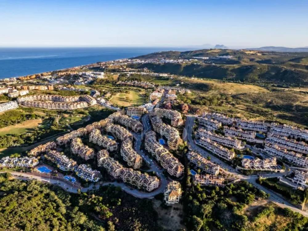 Penthouse with Terraces and Sea Glimpses in Duquesa Village, Manilva
