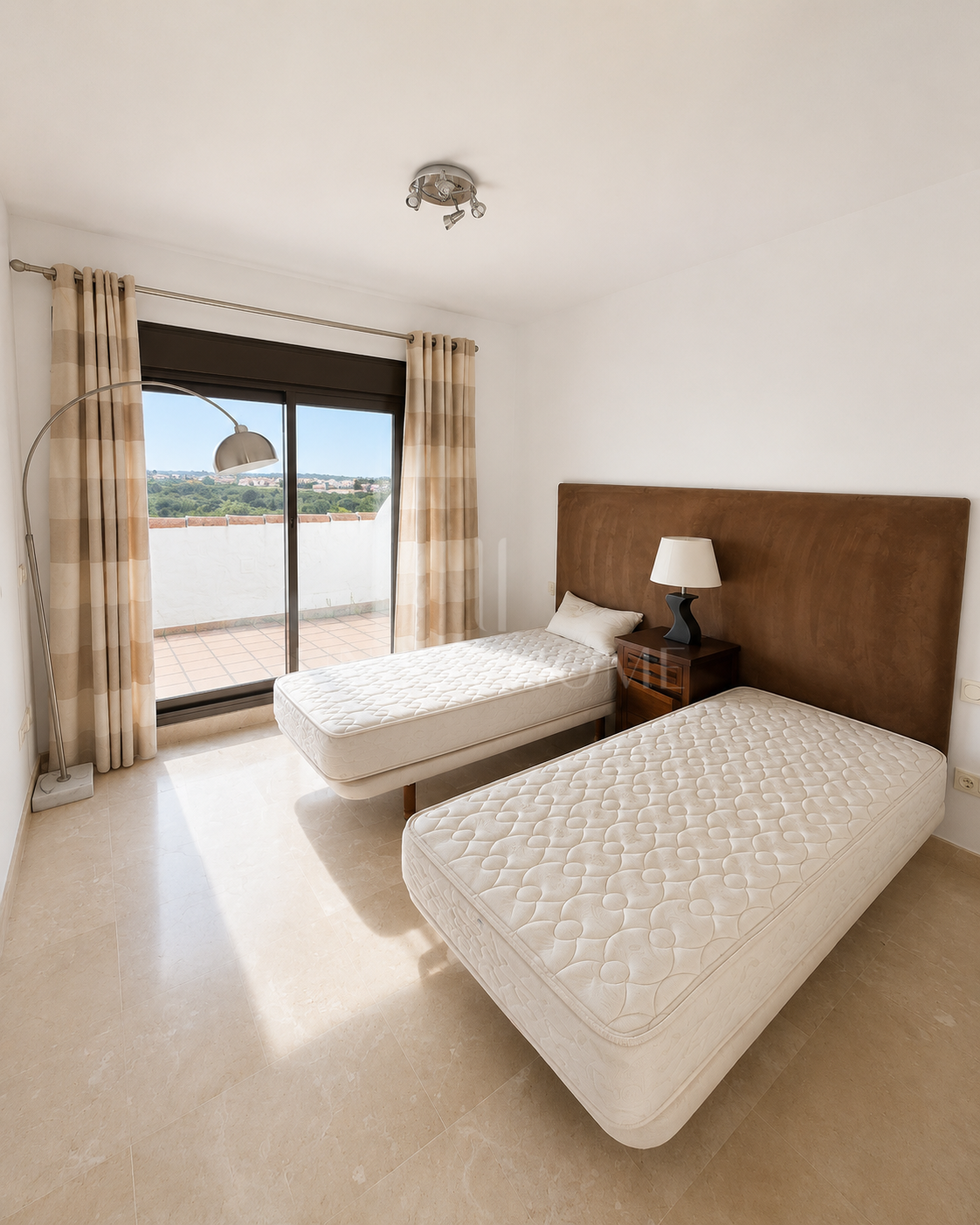 Penthouse with Terraces and Sea Glimpses in Duquesa Village, Manilva