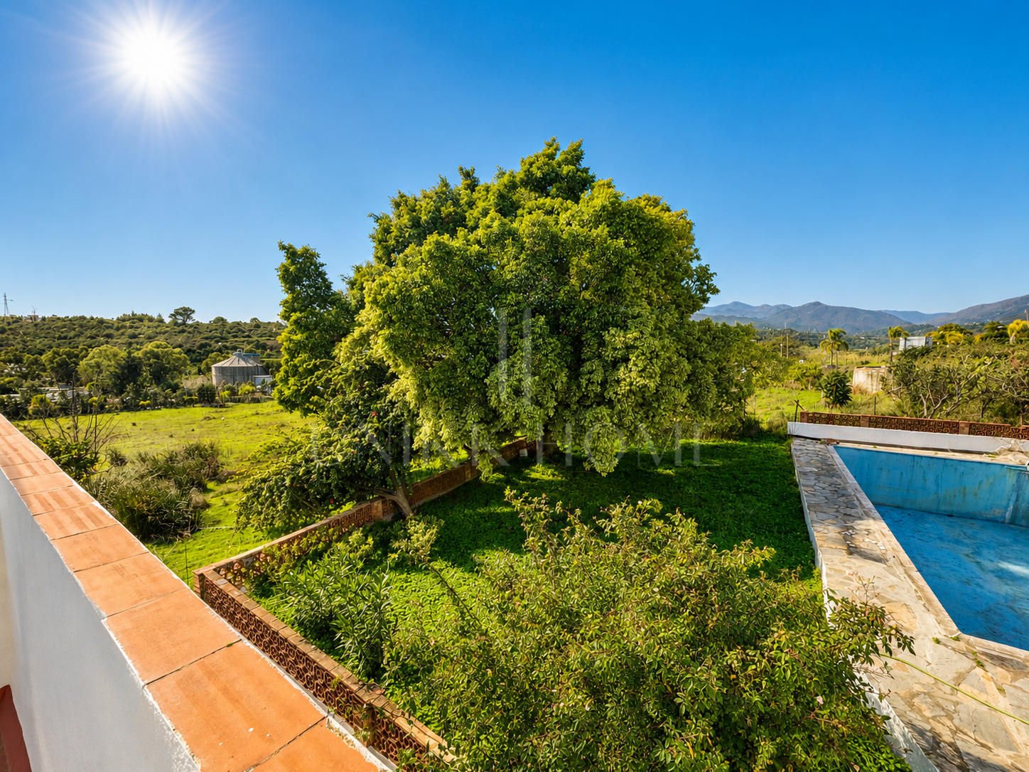Finca Andaluza con Vistas al Mar y 30.000 m² de Terreno en Guadalmansa - Cancelada, Estepona