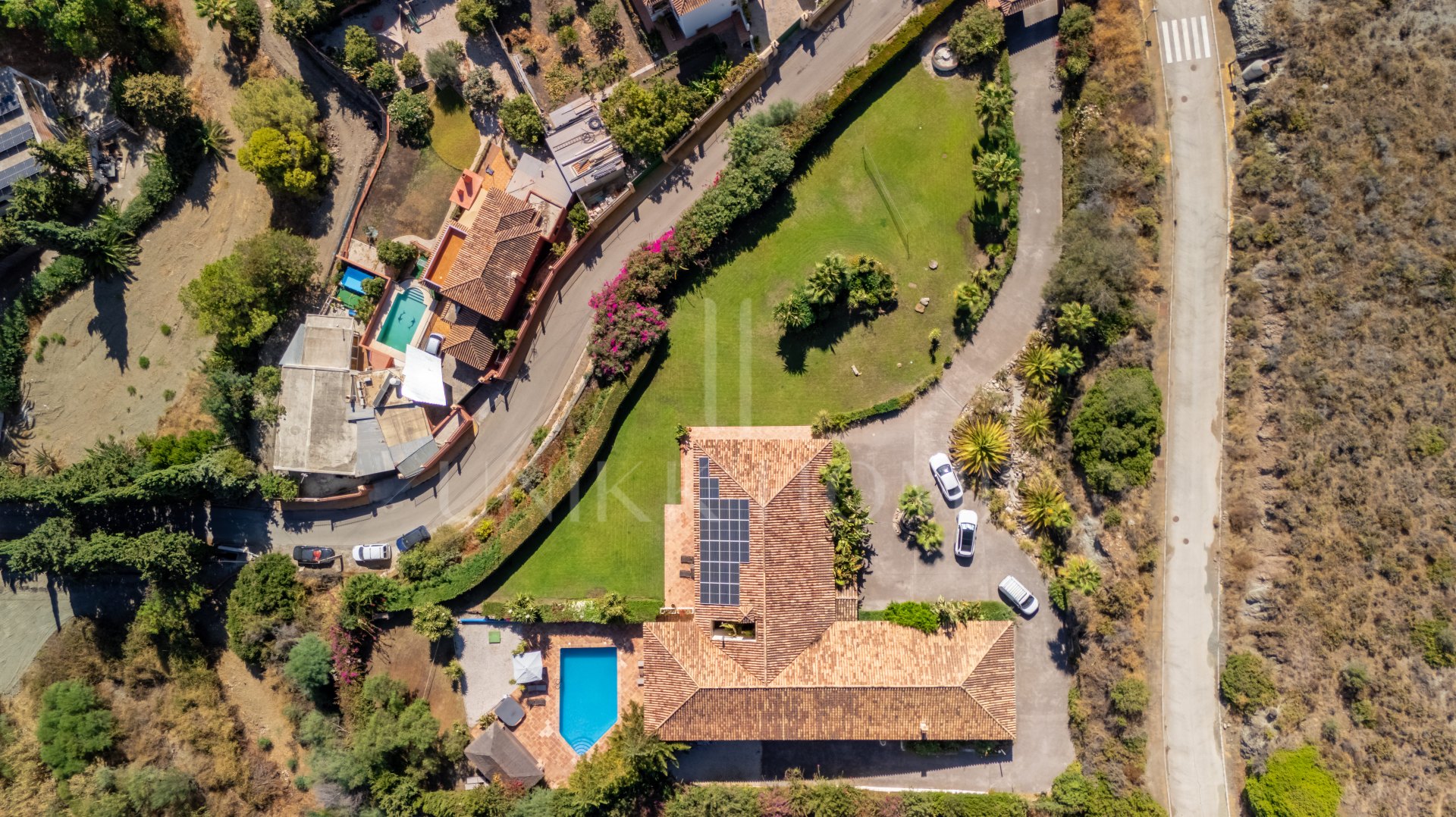 Exclusiva Villa de Una Planta con Vistas Panorámicas y Gran Parcela Privada - Benahavís
