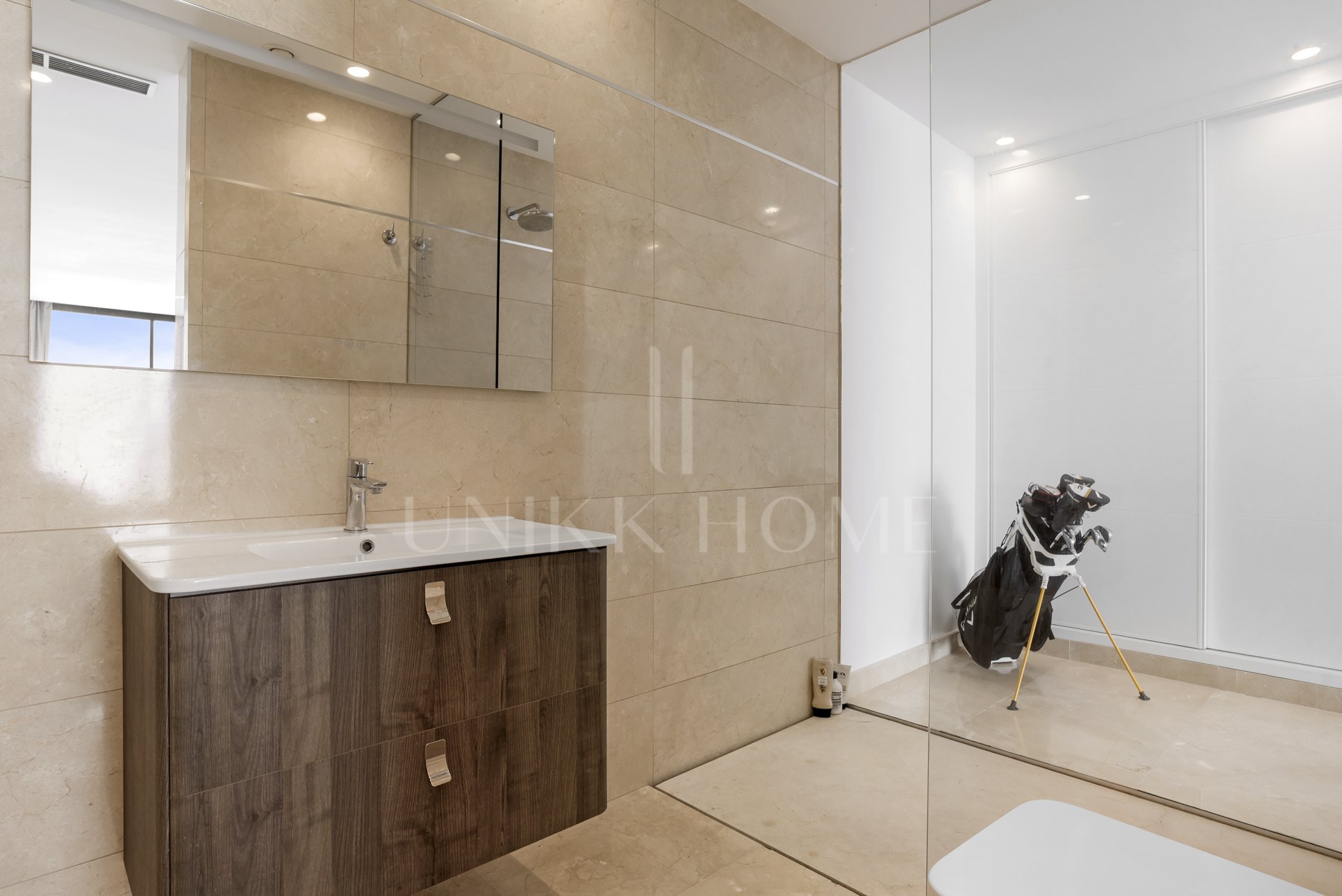 Villa Contemporánea de Lujo con Vistas al Mar en La Alquería, Benahavís
