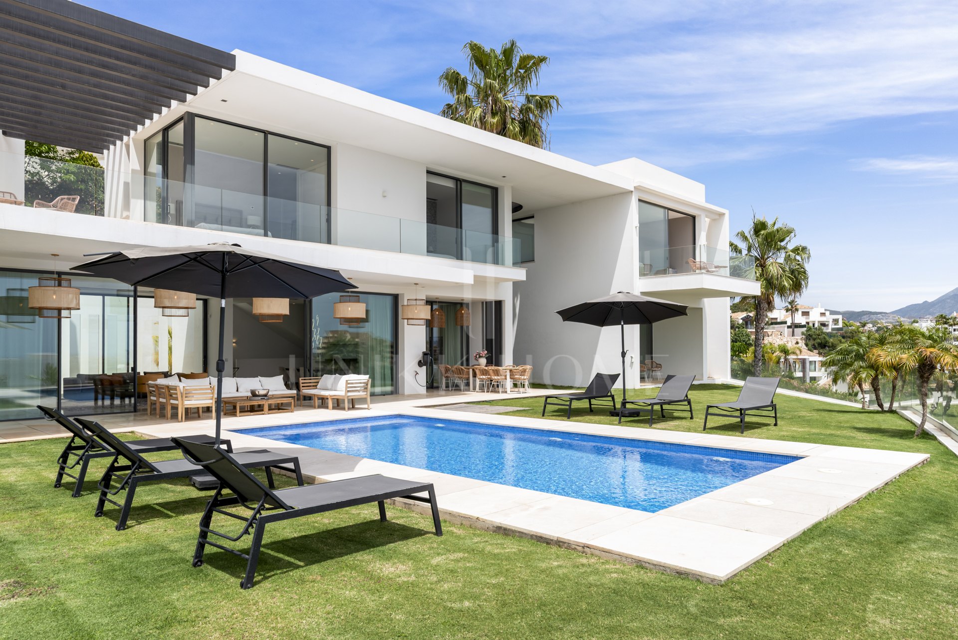 Villa Contemporánea de Lujo con Vistas al Mar en La Alquería, Benahavís