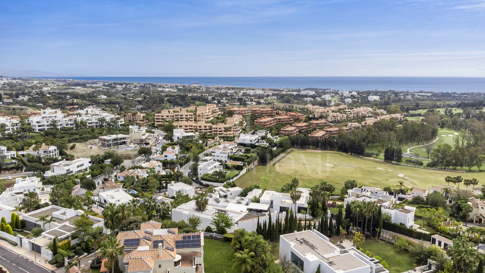 Villa Contemporánea de Lujo con Vistas al Mar en La Alquería, Benahavís