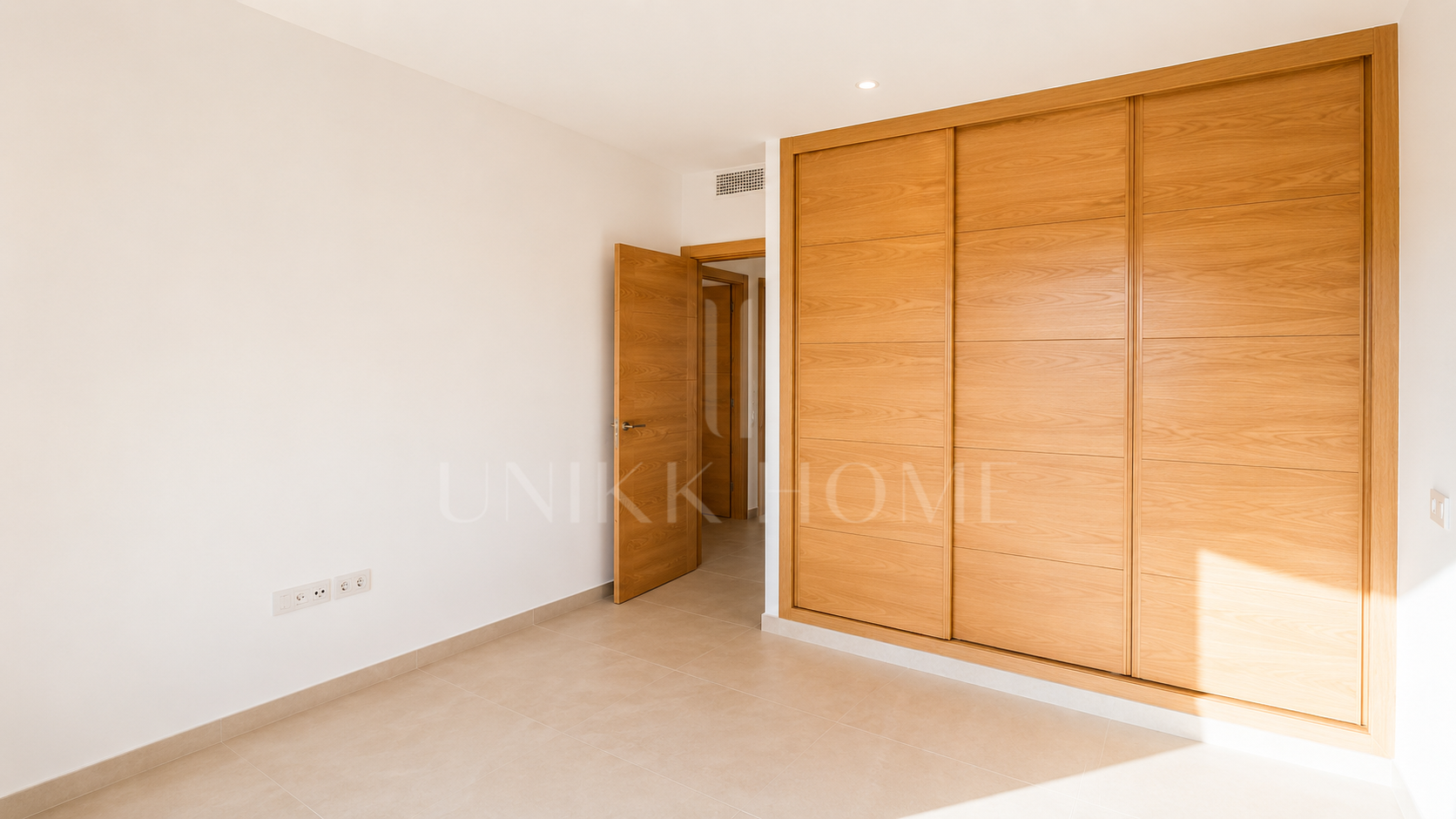 Exclusiva Villa de 4 Dormitorios con Piscina Privada a Pocos Metros del Mar - MANILVA DUQUESA