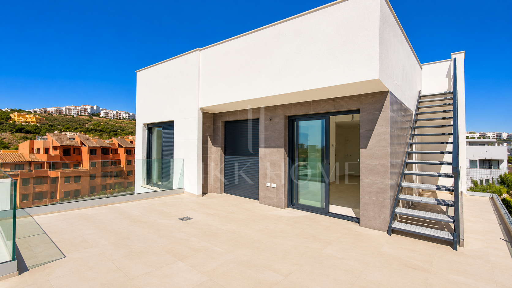 Exclusiva Villa de 4 Dormitorios con Piscina Privada a Pocos Metros del Mar - MANILVA DUQUESA