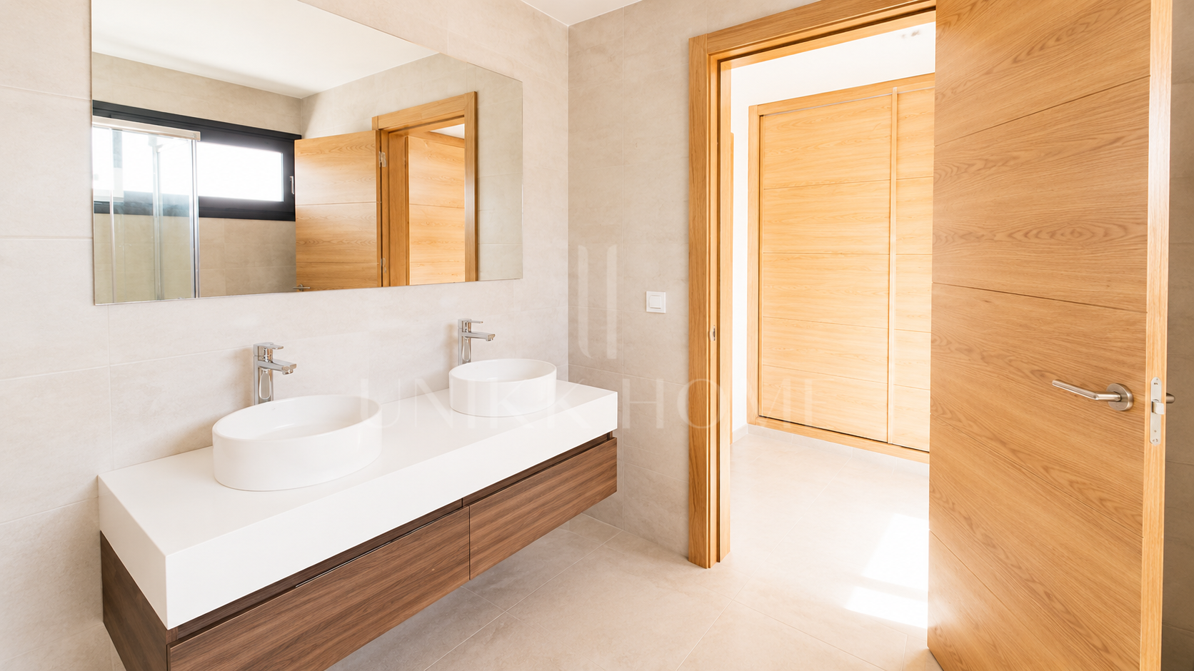 Exclusiva Villa de 4 Dormitorios con Piscina Privada a Pocos Metros del Mar - MANILVA DUQUESA