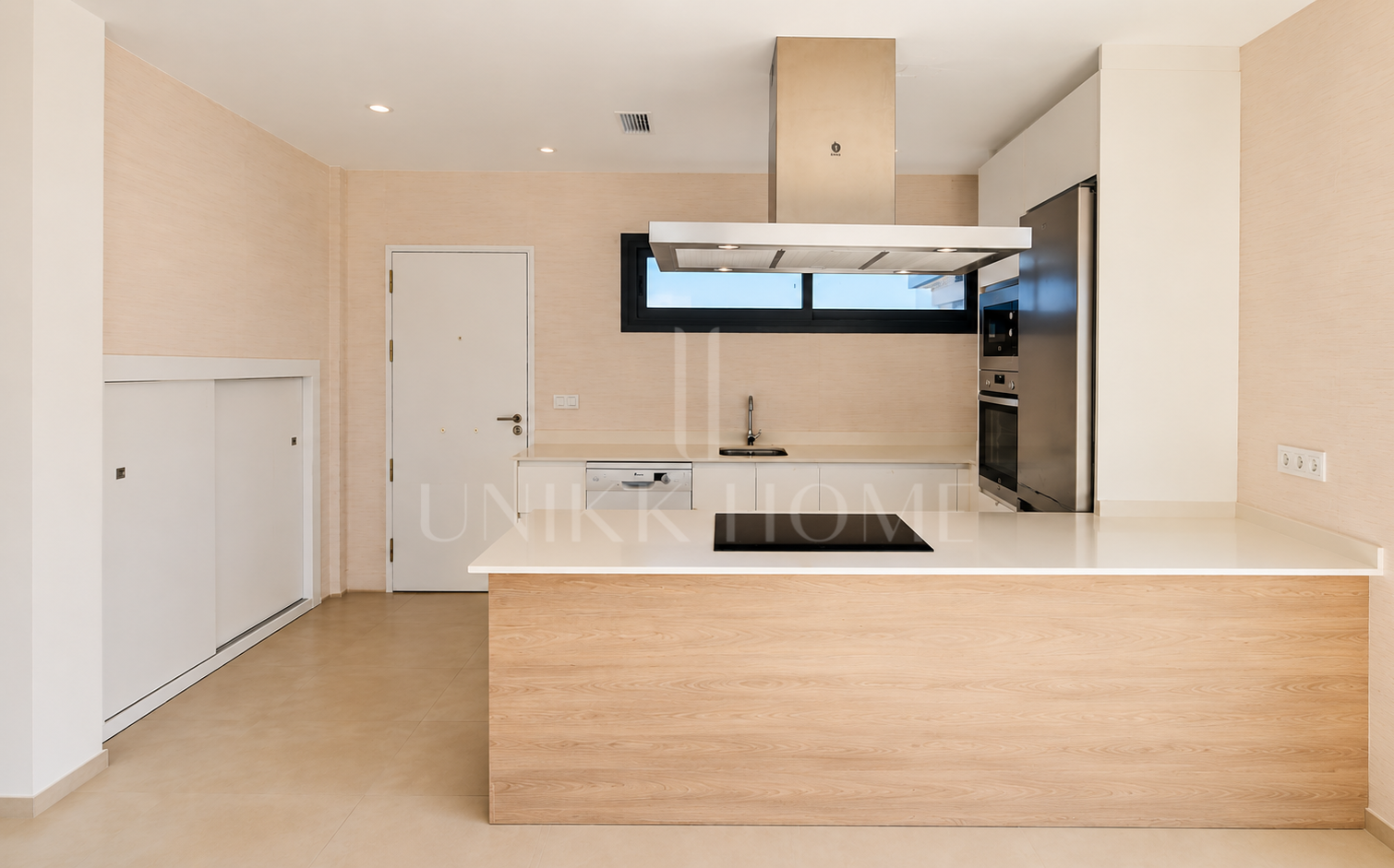 Exclusiva Villa de 4 Dormitorios con Piscina Privada a Pocos Metros del Mar - MANILVA DUQUESA