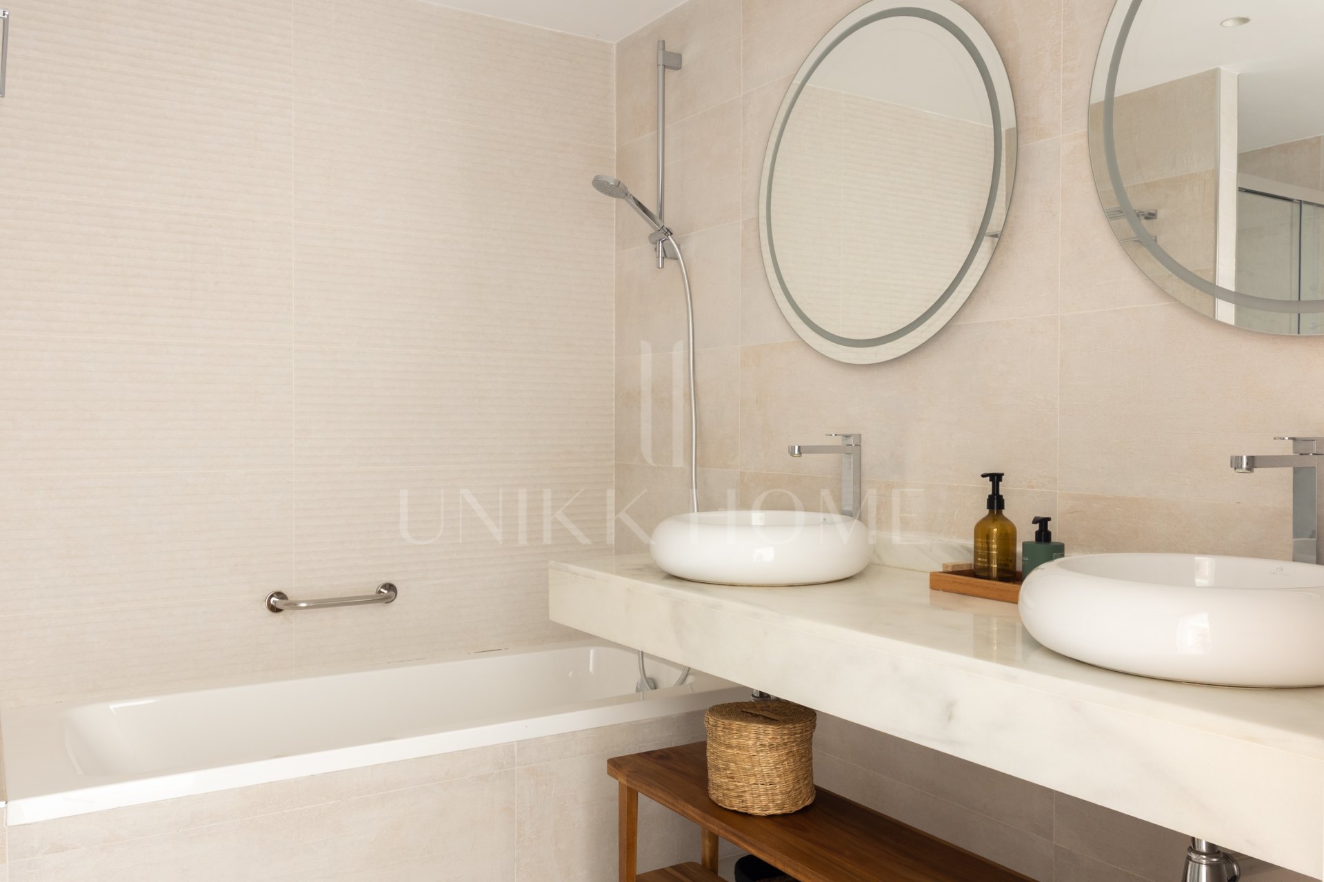 Sophisticated Living with Private Garden in Mirador de Estepona Hills