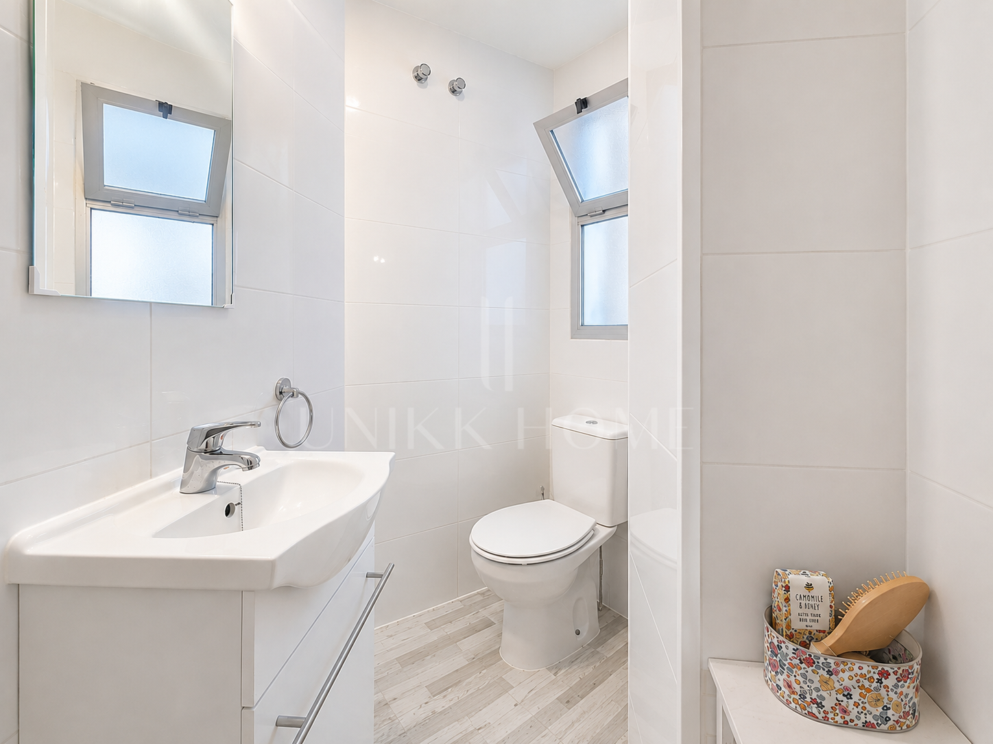 Townhouse in Diana Park, with private patio, in a gated community with communal pool near the beach and amenities