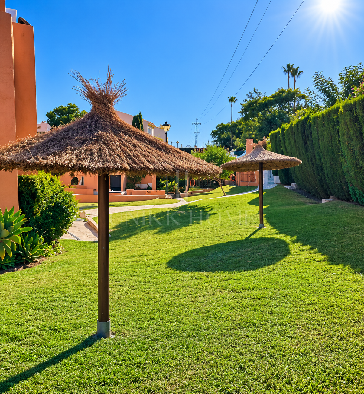 Townhouse in Diana Park, with private patio, in a gated community with communal pool near the beach and amenities