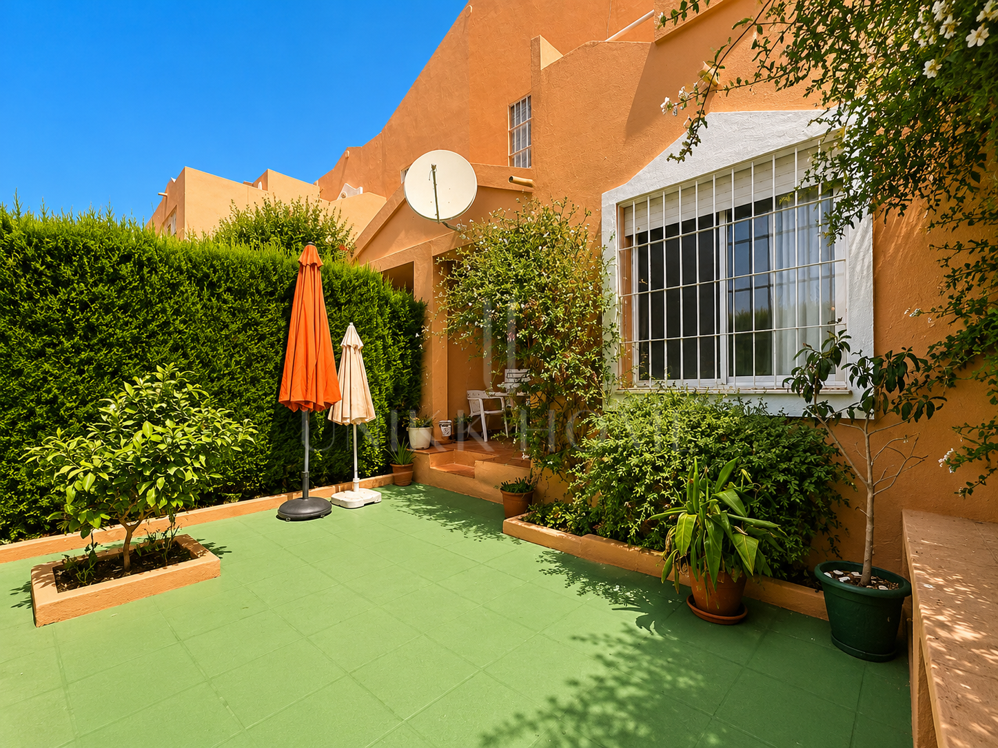 Townhouse in Diana Park, with private patio, in a gated community with communal pool near the beach and amenities