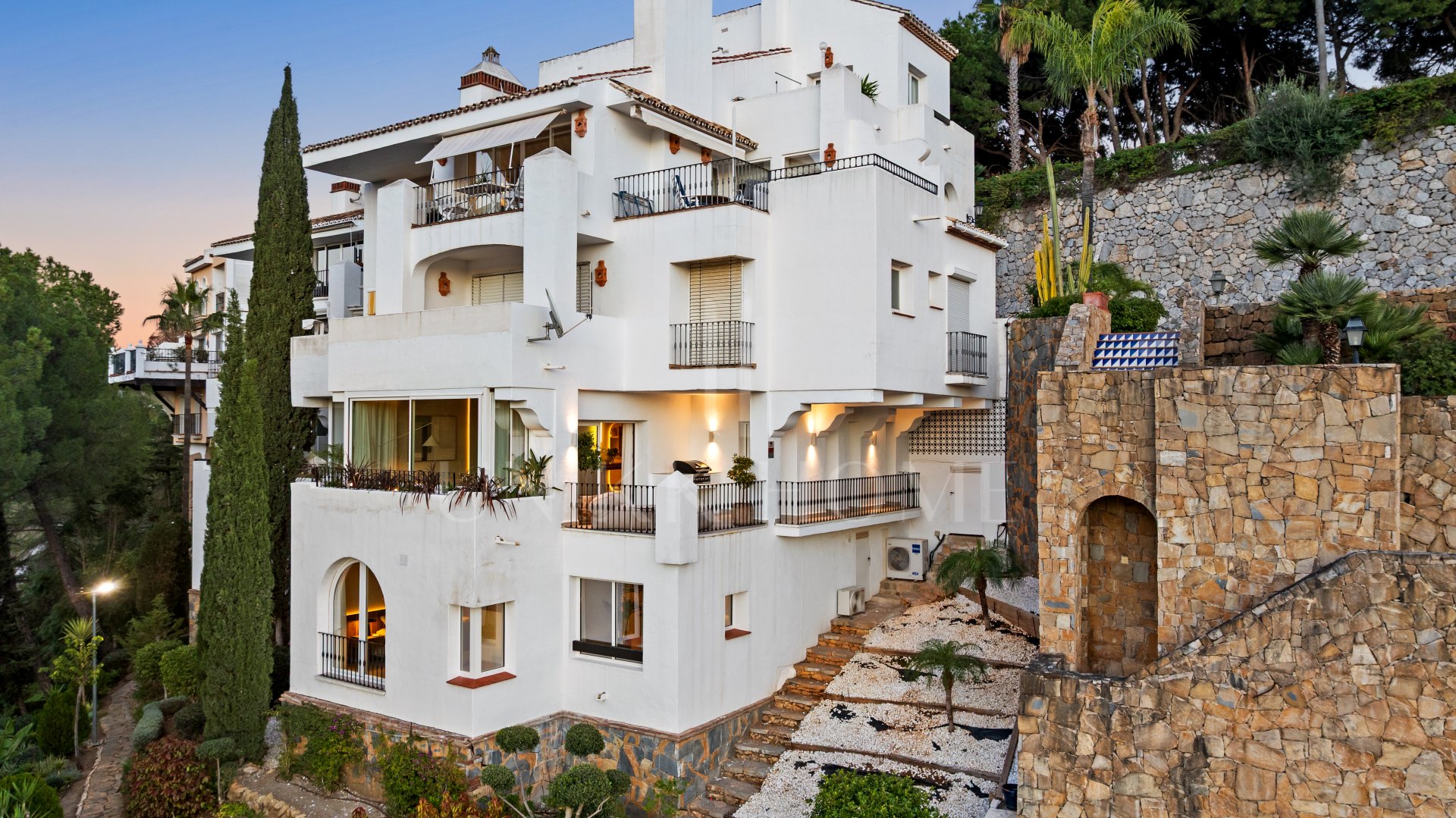 Luxury Frontline Golf Apartment with Tourist Licence – La Quinta, Benahavís