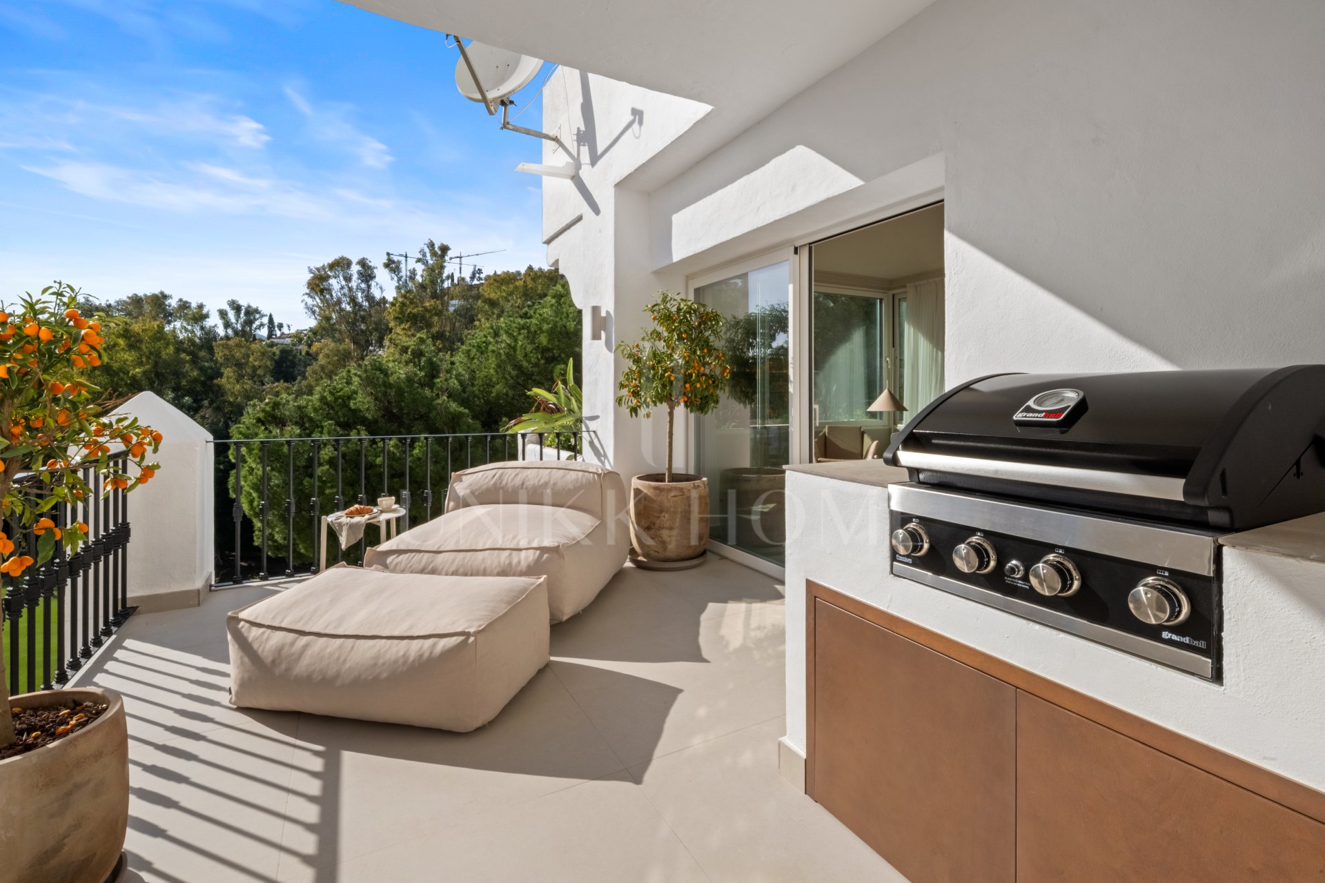 Luxury Frontline Golf Apartment with Tourist Licence – La Quinta, Benahavís