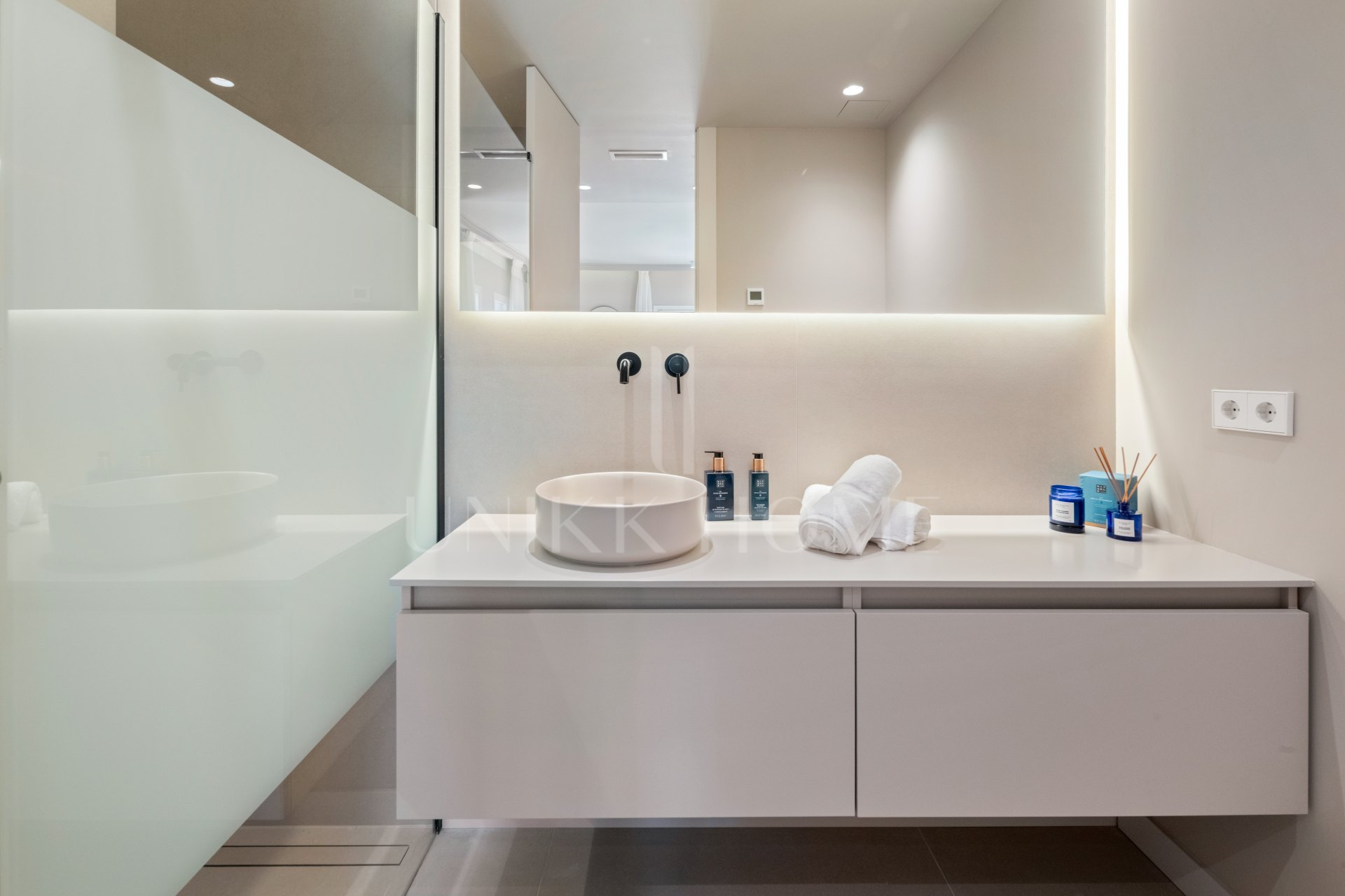 Luxury Frontline Golf Apartment with Tourist Licence – La Quinta, Benahavís