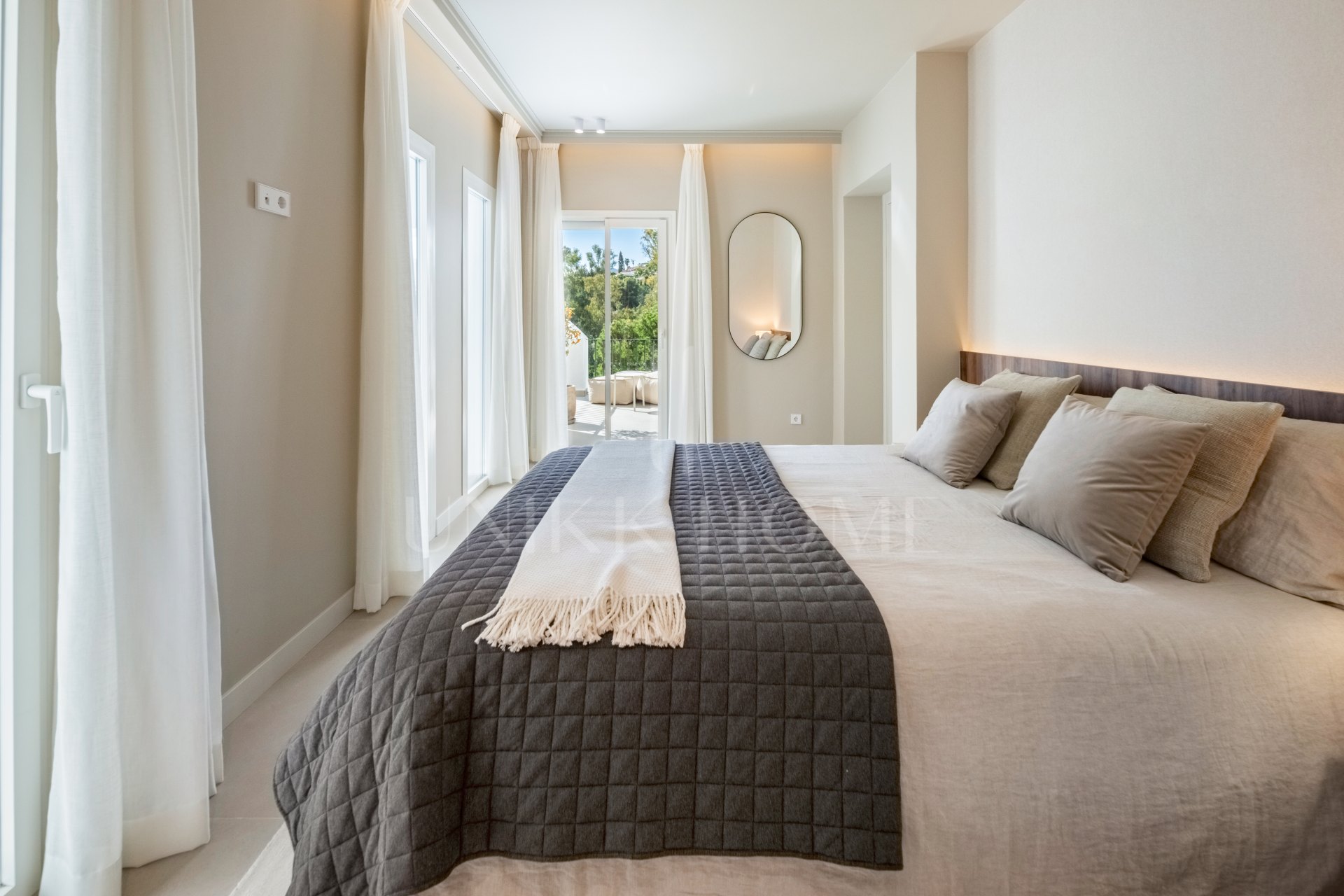 Luxury Frontline Golf Apartment with Tourist Licence – La Quinta, Benahavís