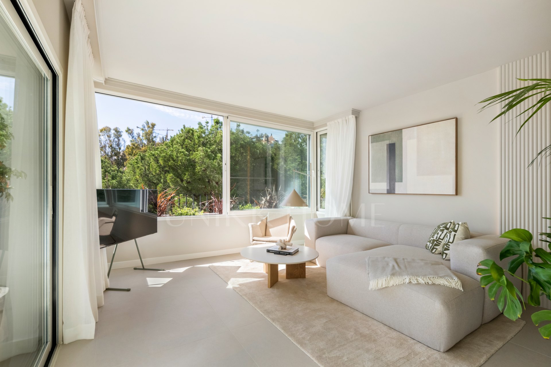 Luxury Frontline Golf Apartment with Tourist Licence – La Quinta, Benahavís
