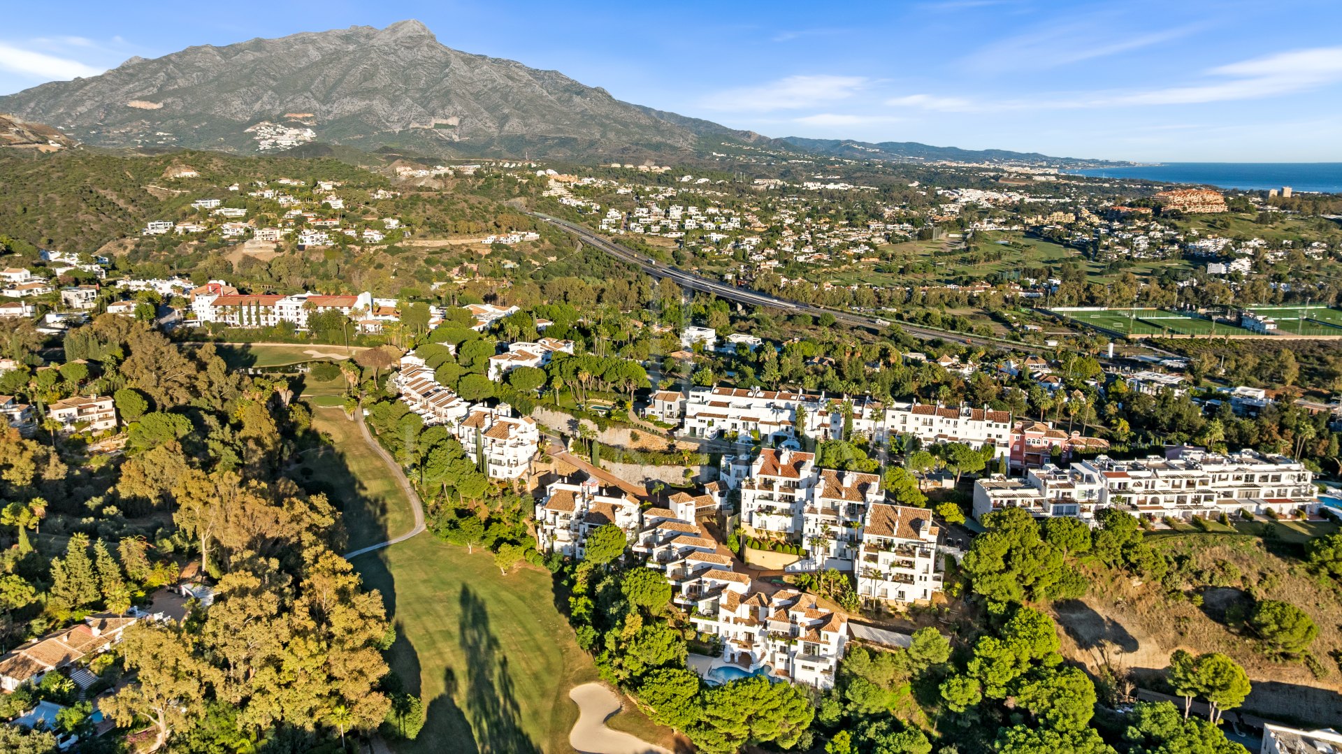 Luxury Frontline Golf Apartment with Tourist Licence – La Quinta, Benahavís