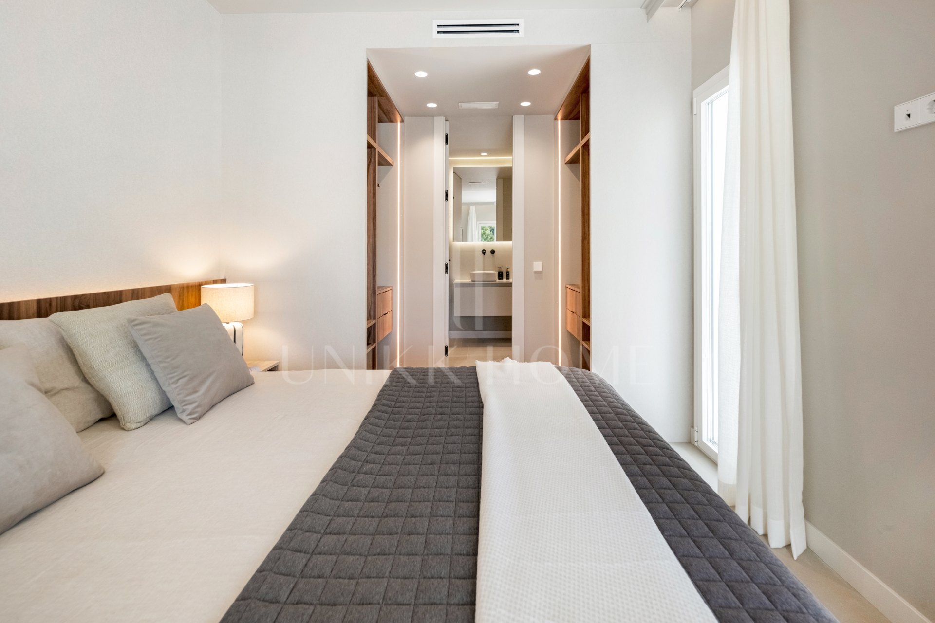 Luxury Frontline Golf Apartment with Tourist Licence – La Quinta, Benahavís