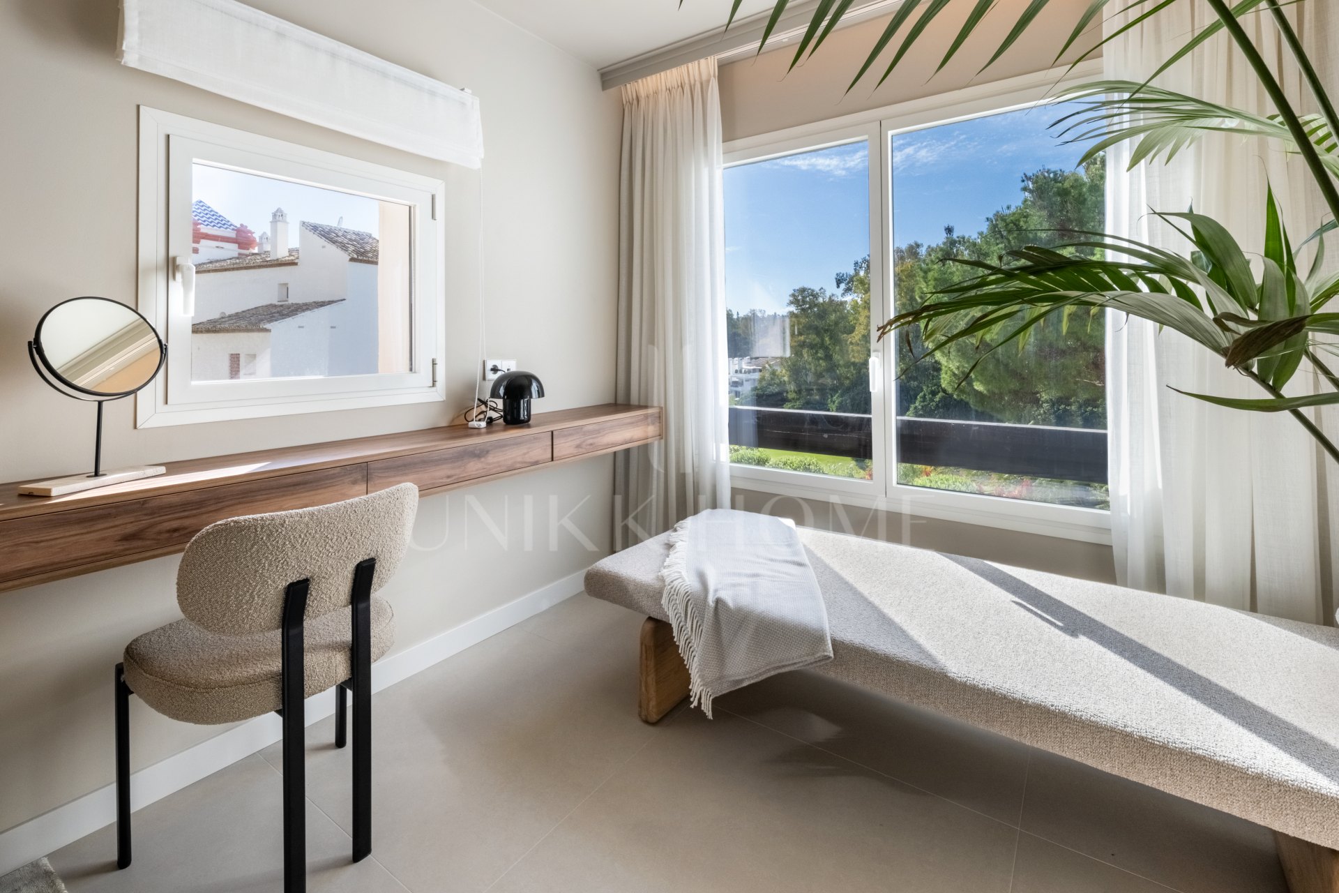 Luxury Frontline Golf Apartment with Tourist Licence – La Quinta, Benahavís